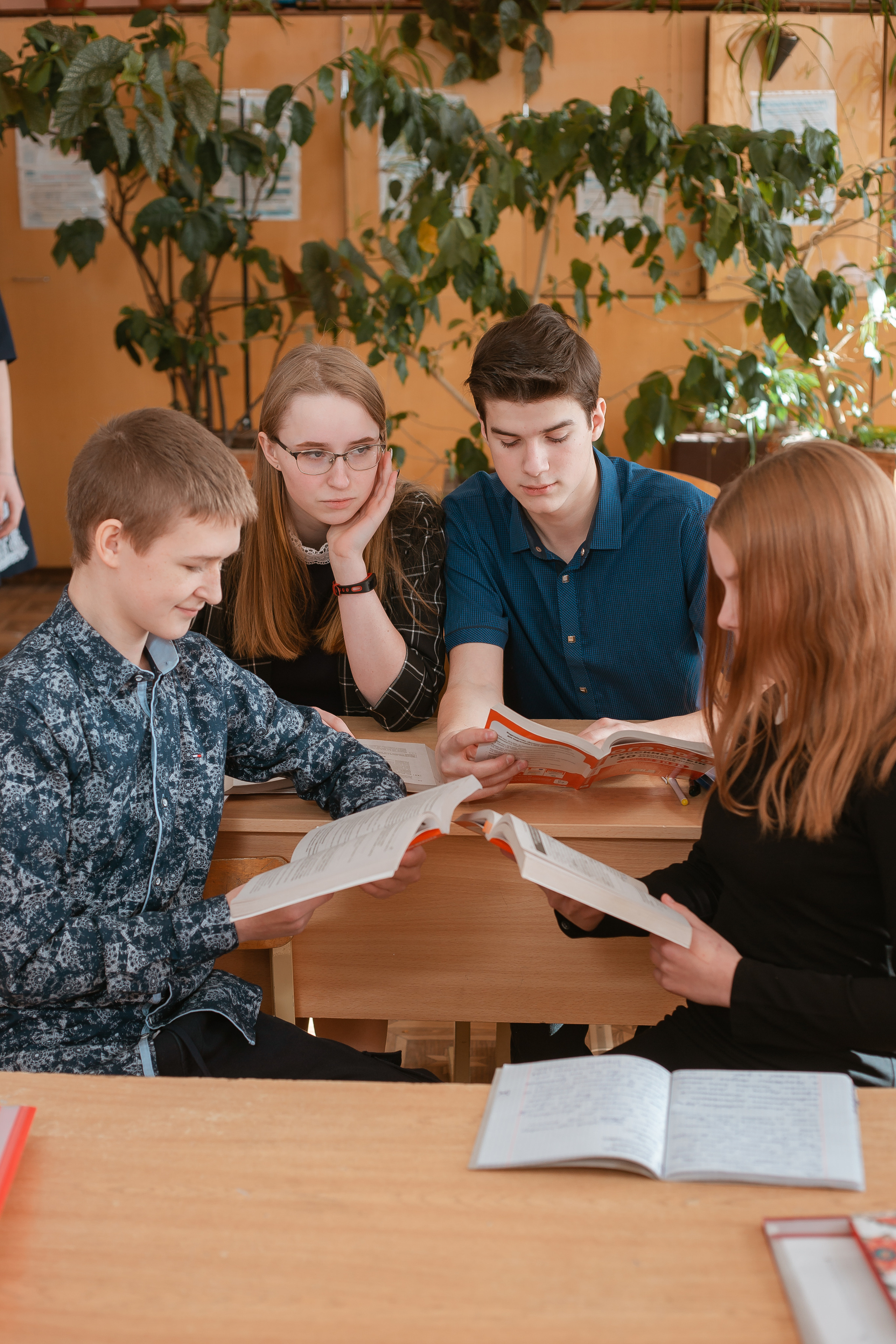 Средняя школа, 9 класс. Студия выпускных альбомов Остров