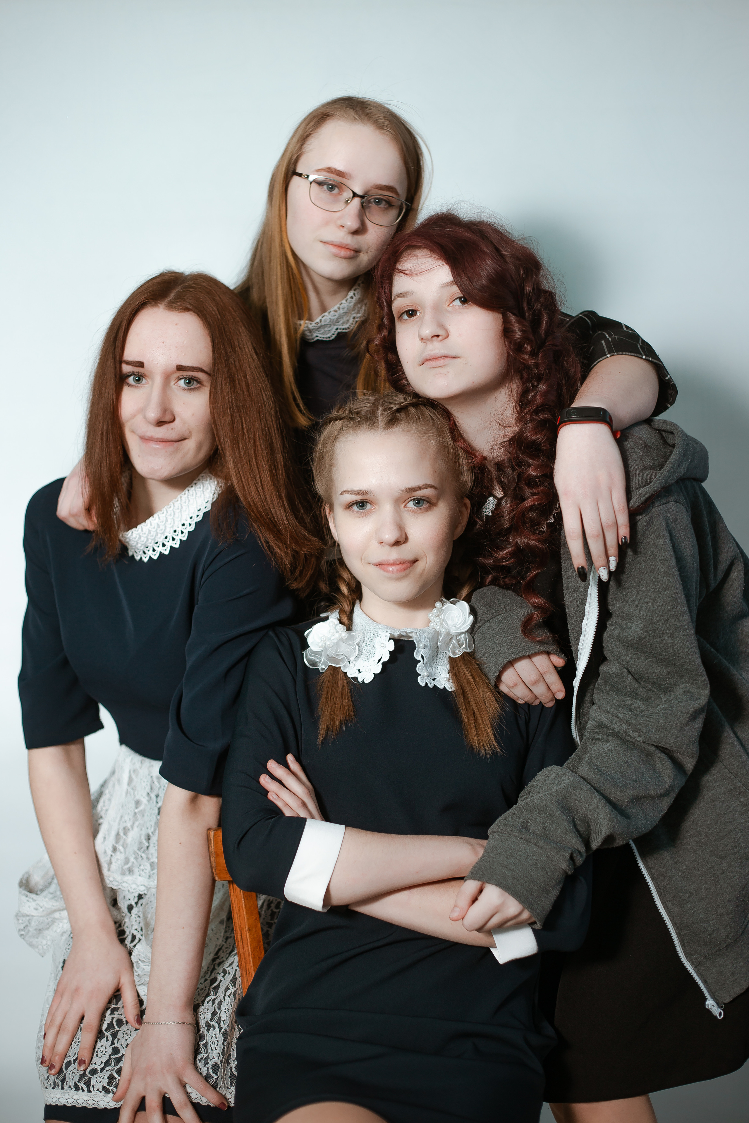 Средняя школа, 9 класс. Студия выпускных альбомов Остров