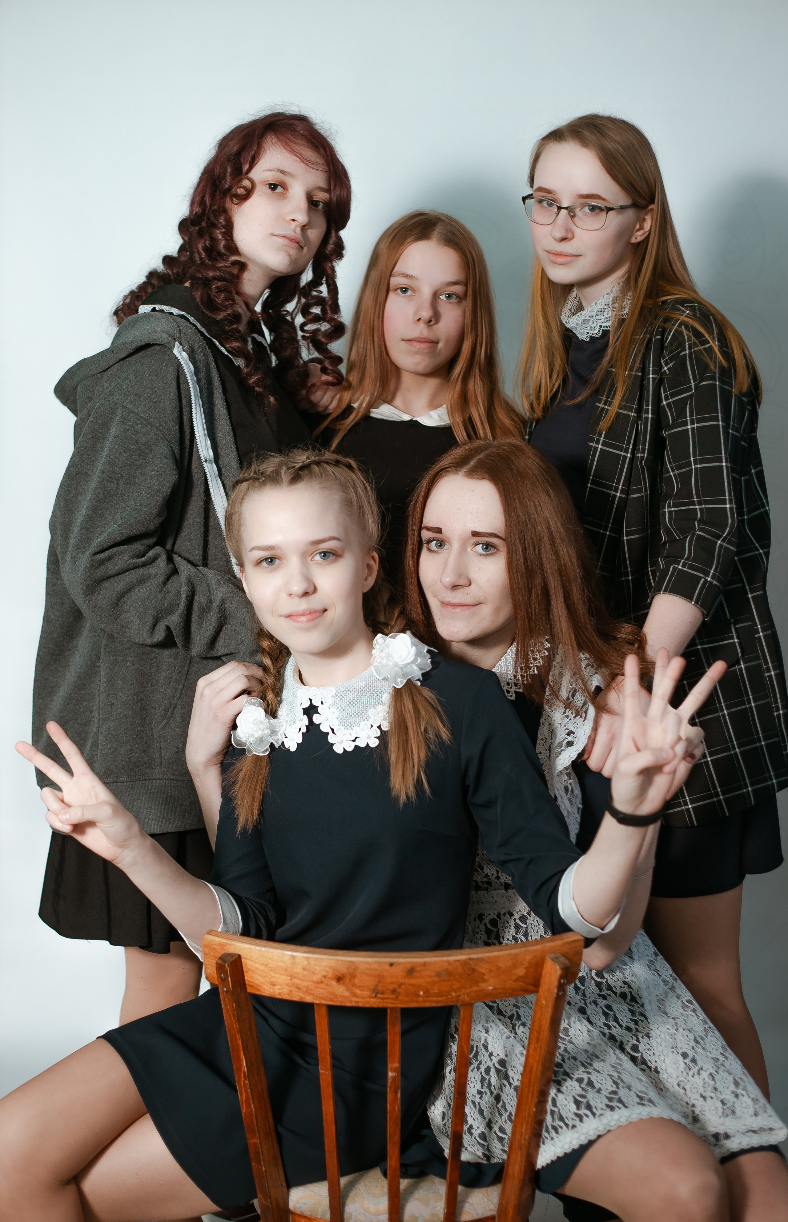 Средняя школа, 9 класс. Студия выпускных альбомов Остров