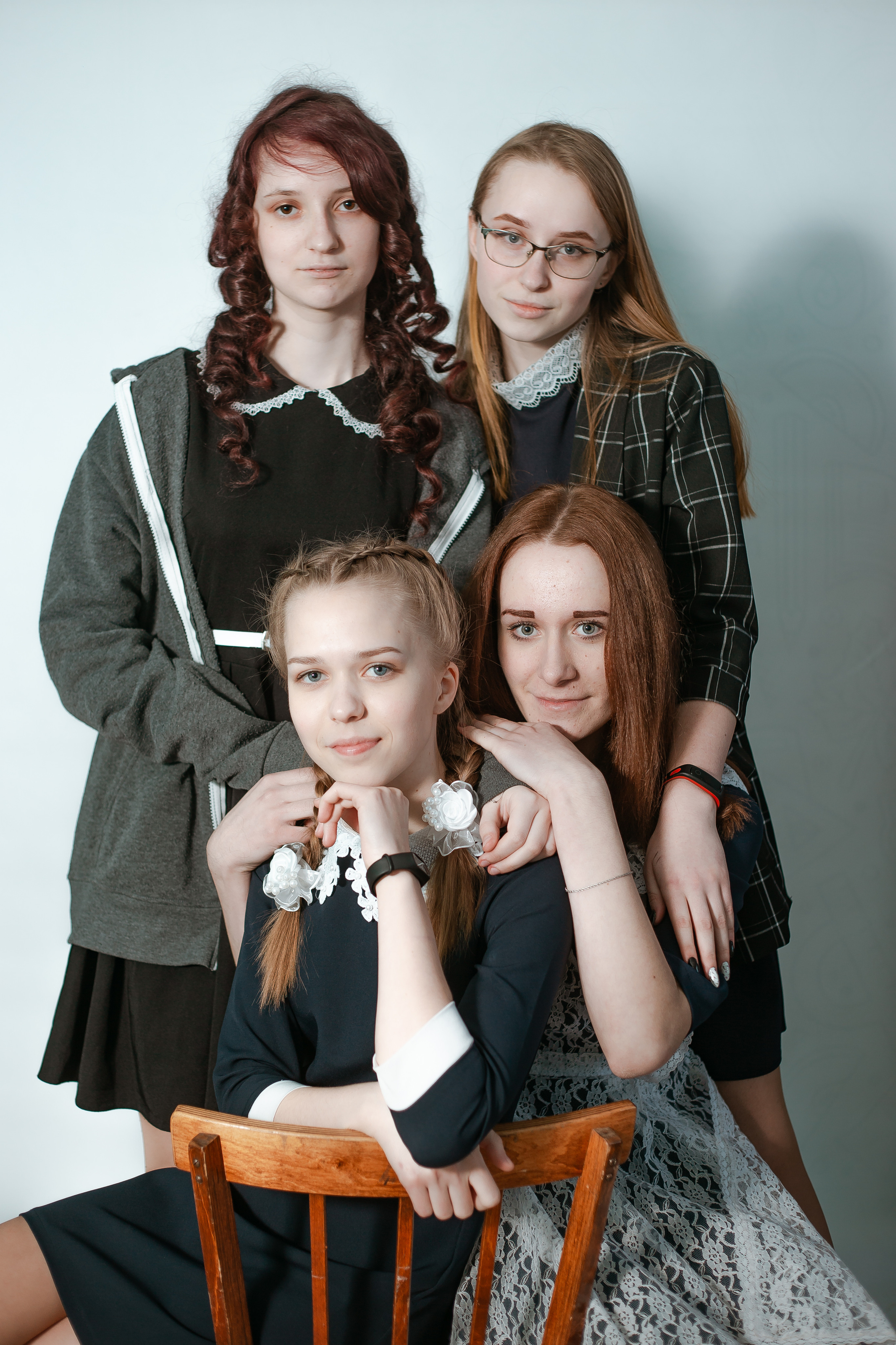 Средняя школа, 9 класс. Студия выпускных альбомов Остров