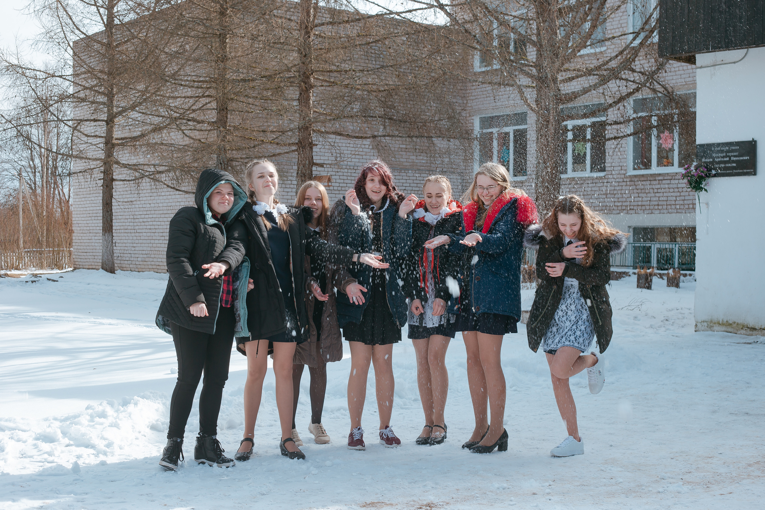 Средняя школа, 9 класс. Студия выпускных альбомов Остров