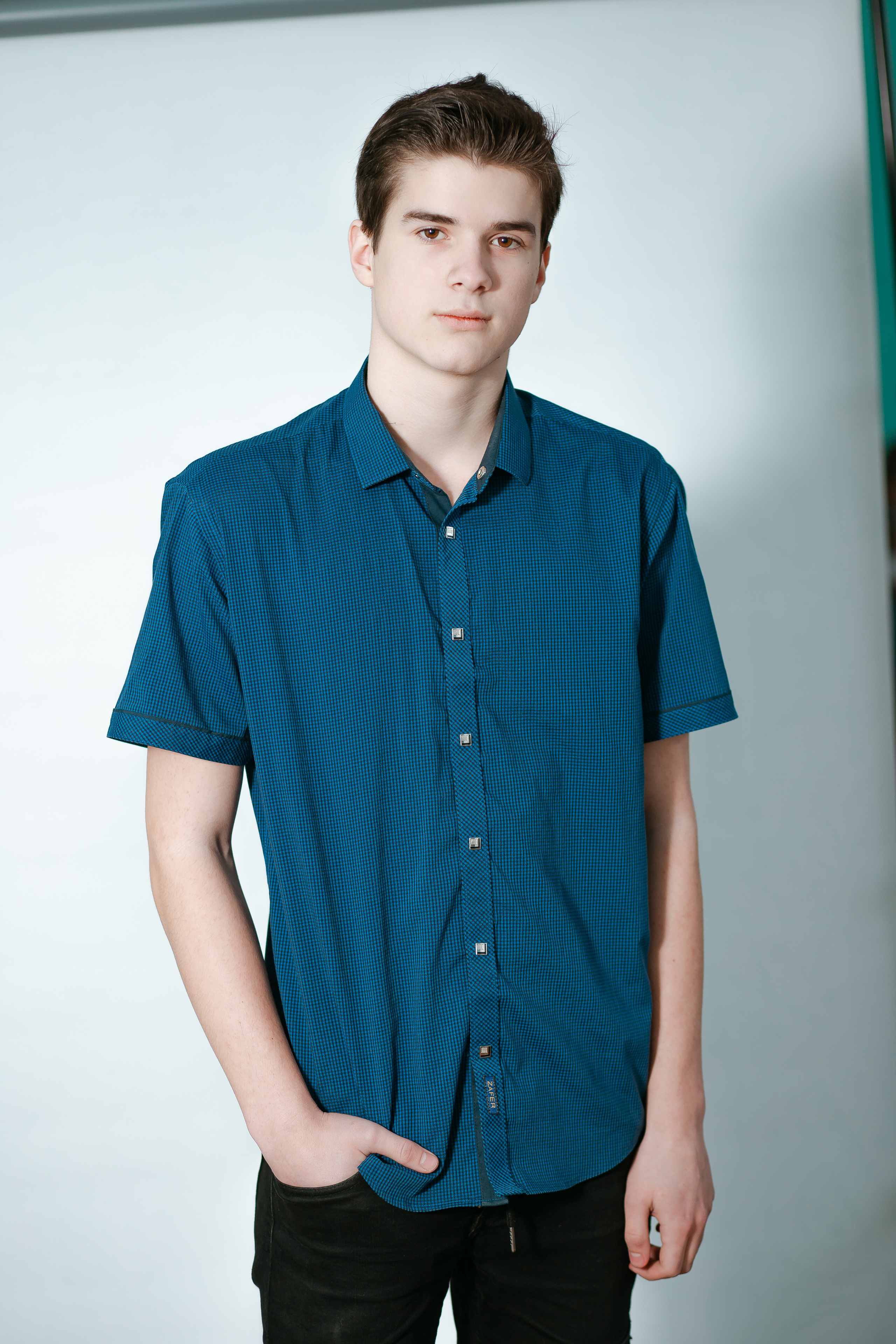 Средняя школа, 9 класс. Студия выпускных альбомов Остров