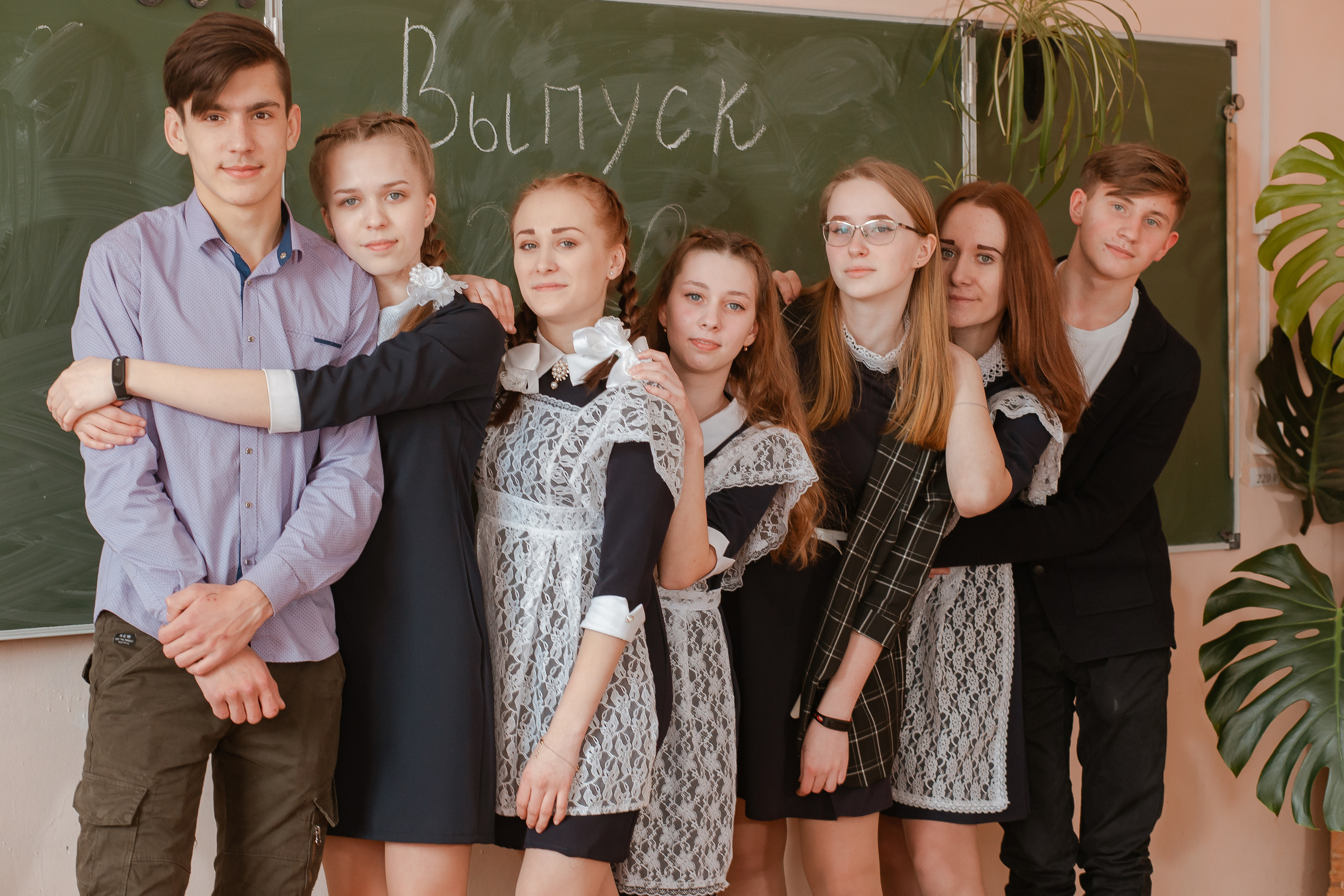 Средняя школа, 9 класс. Студия выпускных альбомов Остров