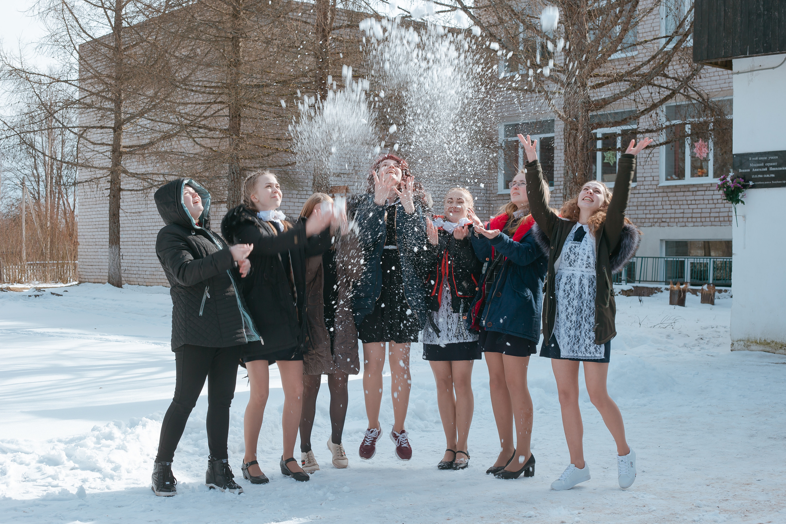 Средняя школа, 9 класс. Студия выпускных альбомов Остров