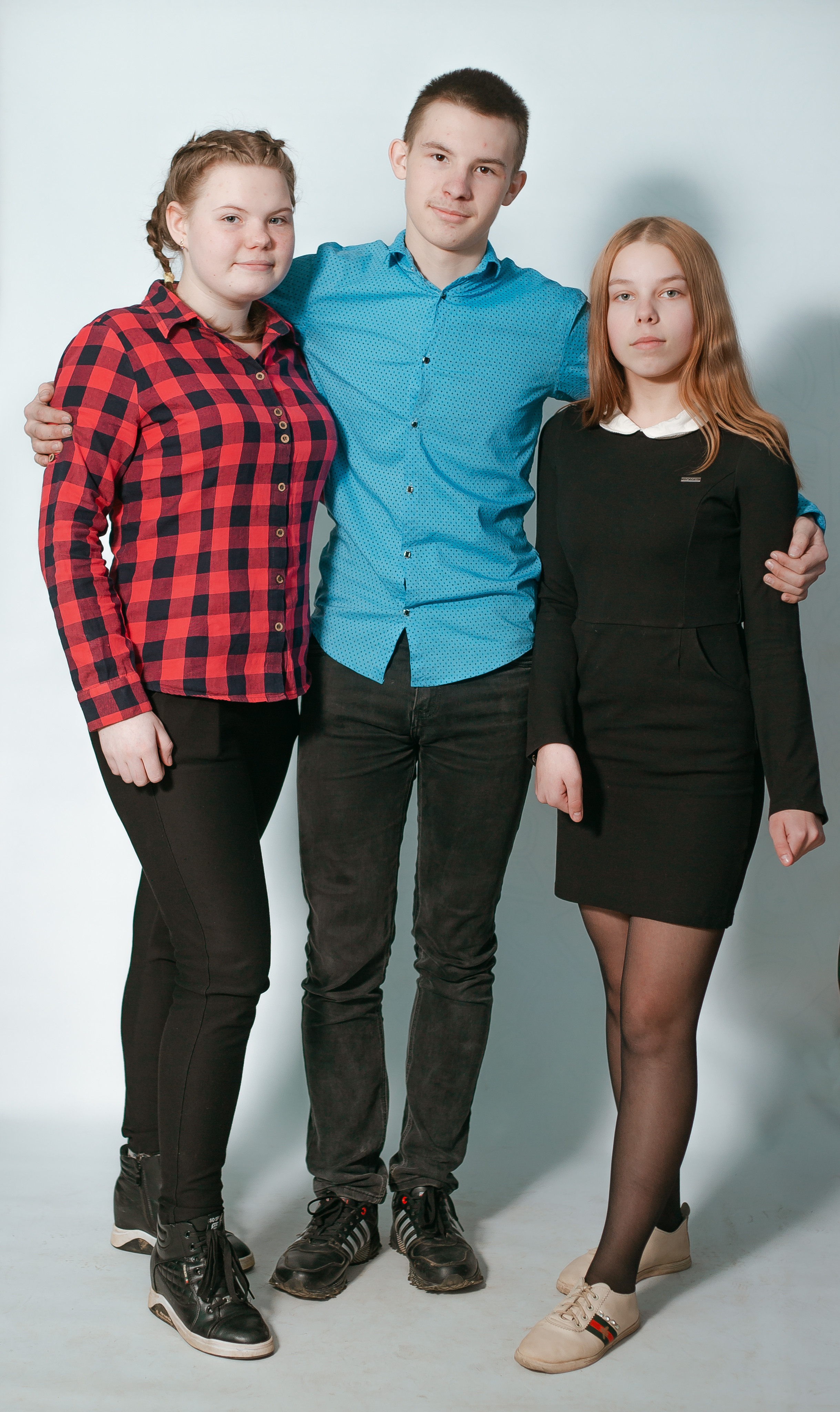 Средняя школа, 9 класс. Студия выпускных альбомов Остров