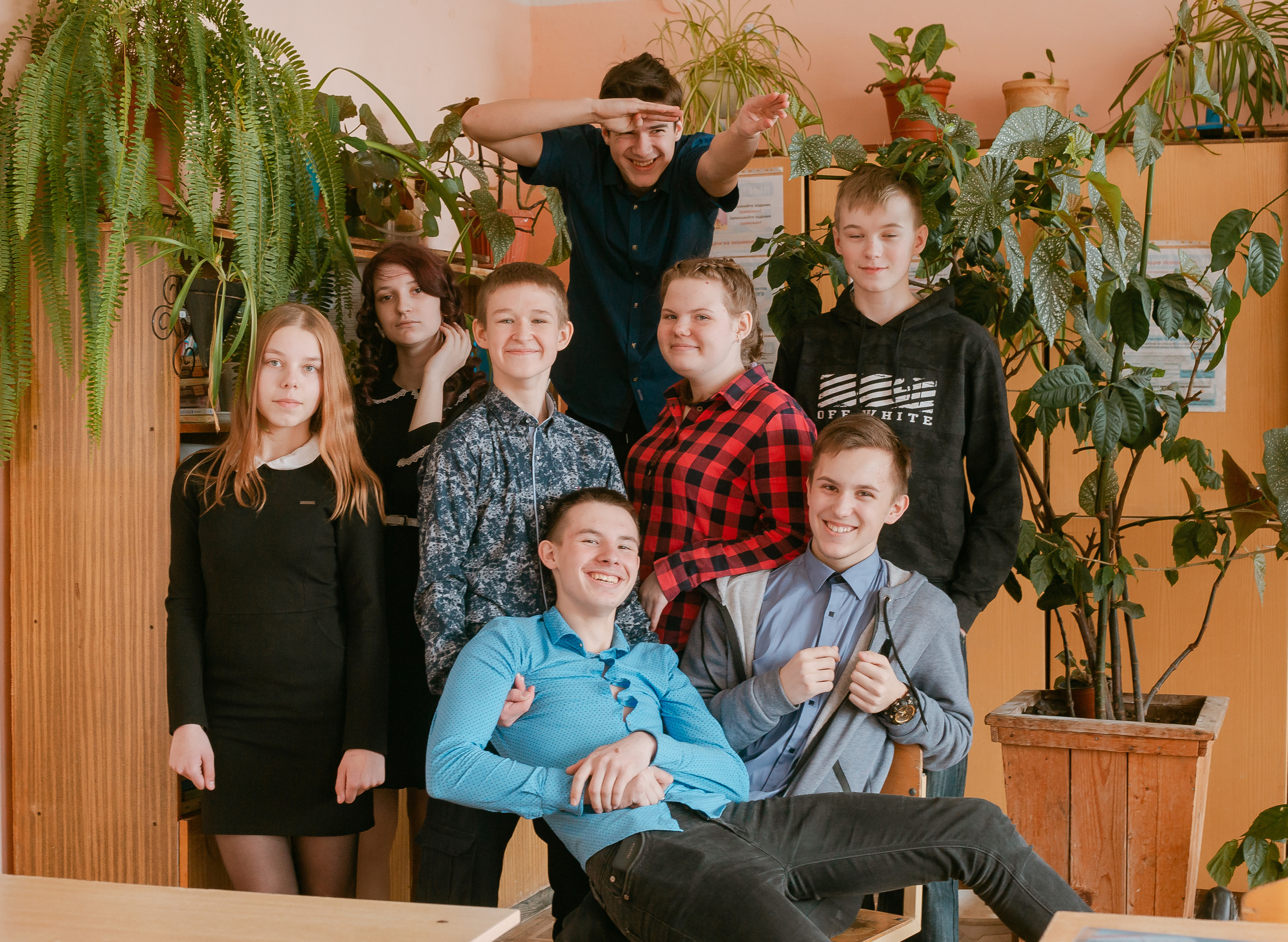 Средняя школа, 9 класс. Студия выпускных альбомов Остров