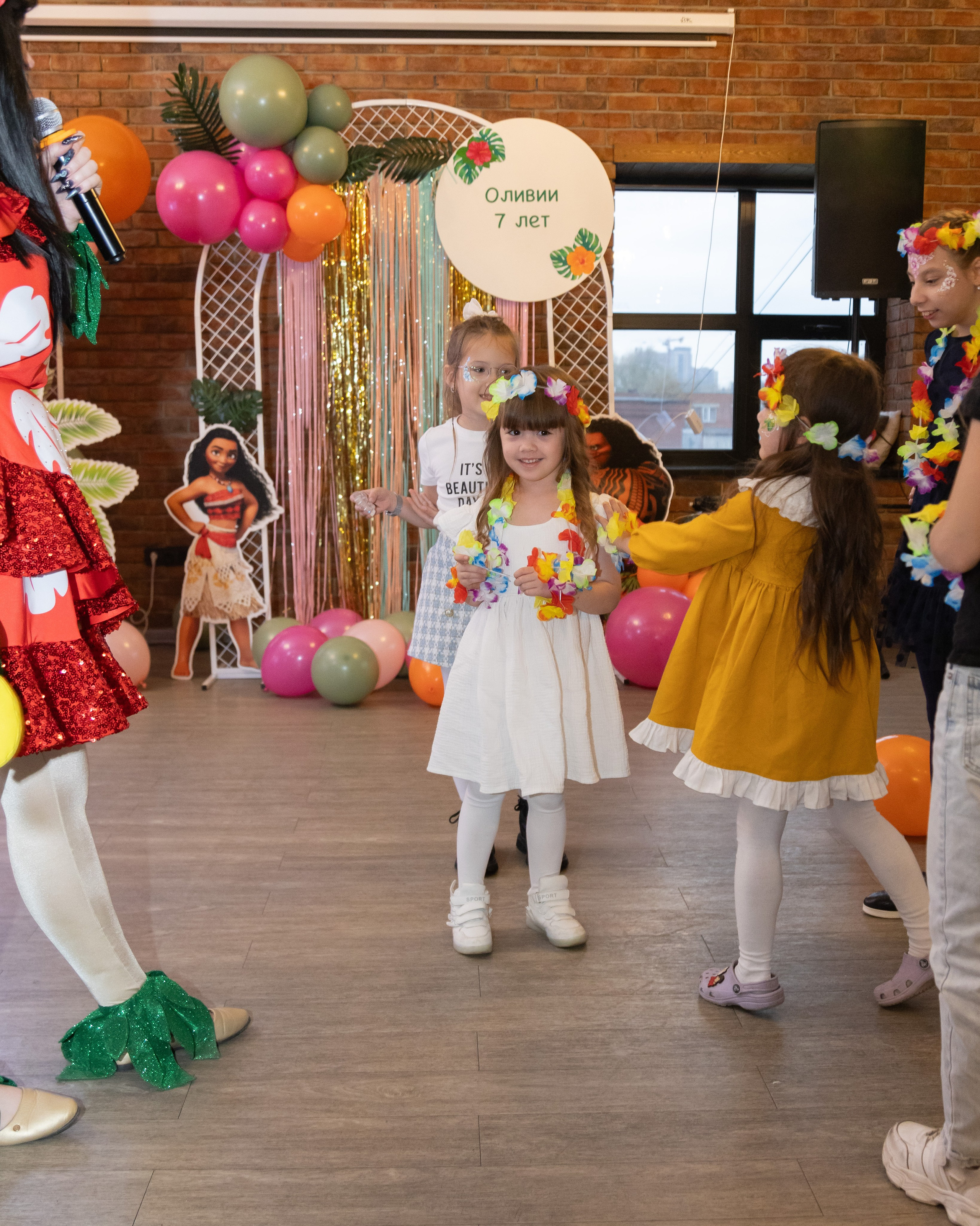 День Рожденья Оливия 7 лет. Портретный Студийный и уличный фотограф Москва. Индивидуальные, Семейные, Беременность, Будуар, Каталог, контент съемки для блога и бизнеса