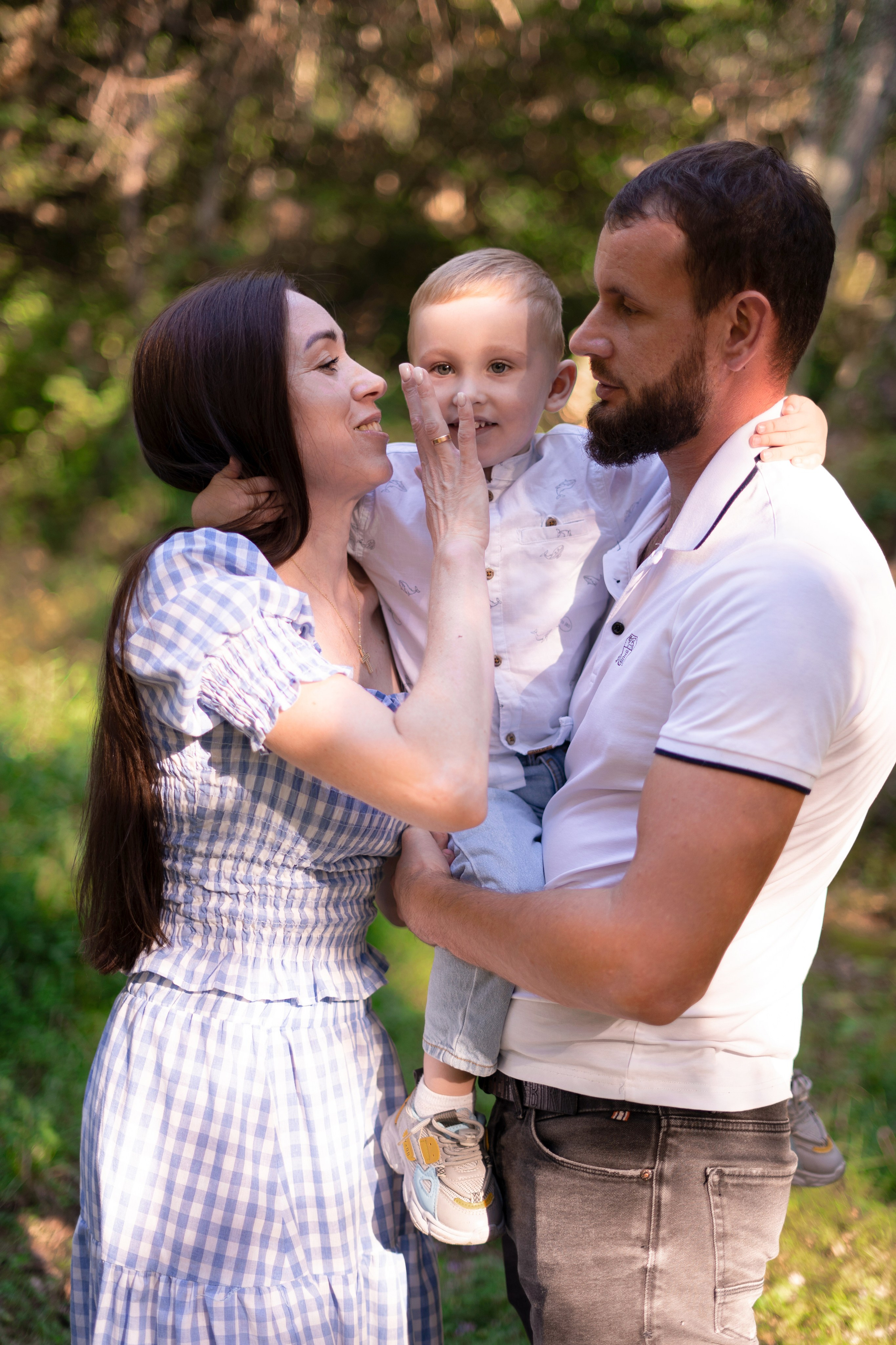 Семейная фотосессия в лесу у озера. Профессиональный Фотограф в Сочи Марина Ситкина