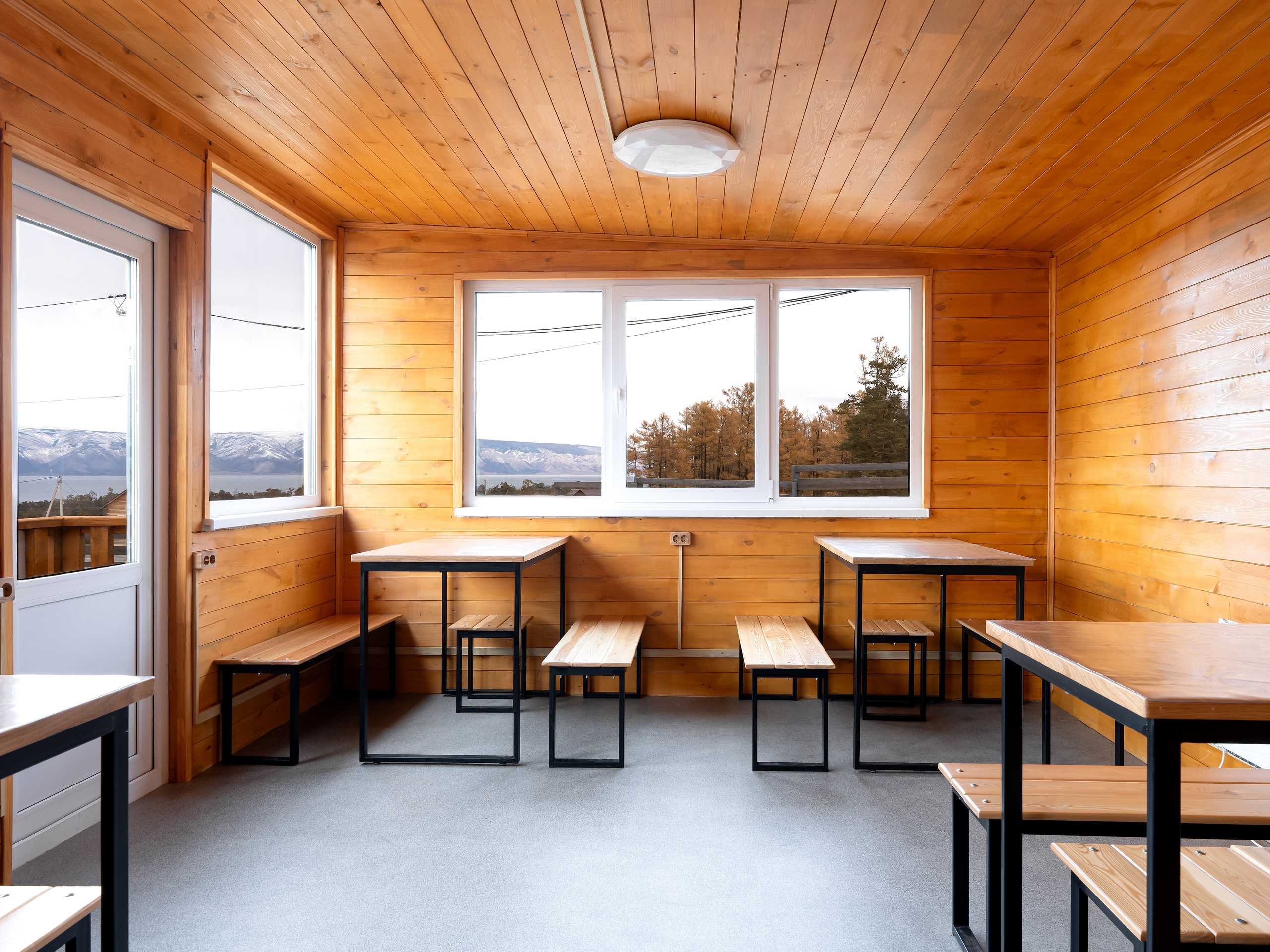 Фотосъемка бани, кухни-столовой для гостевого дома на острове Ольхон. Фотосъемка и видеосъемка недвижимости, интерьерная фотосъемка в г. Иркутске