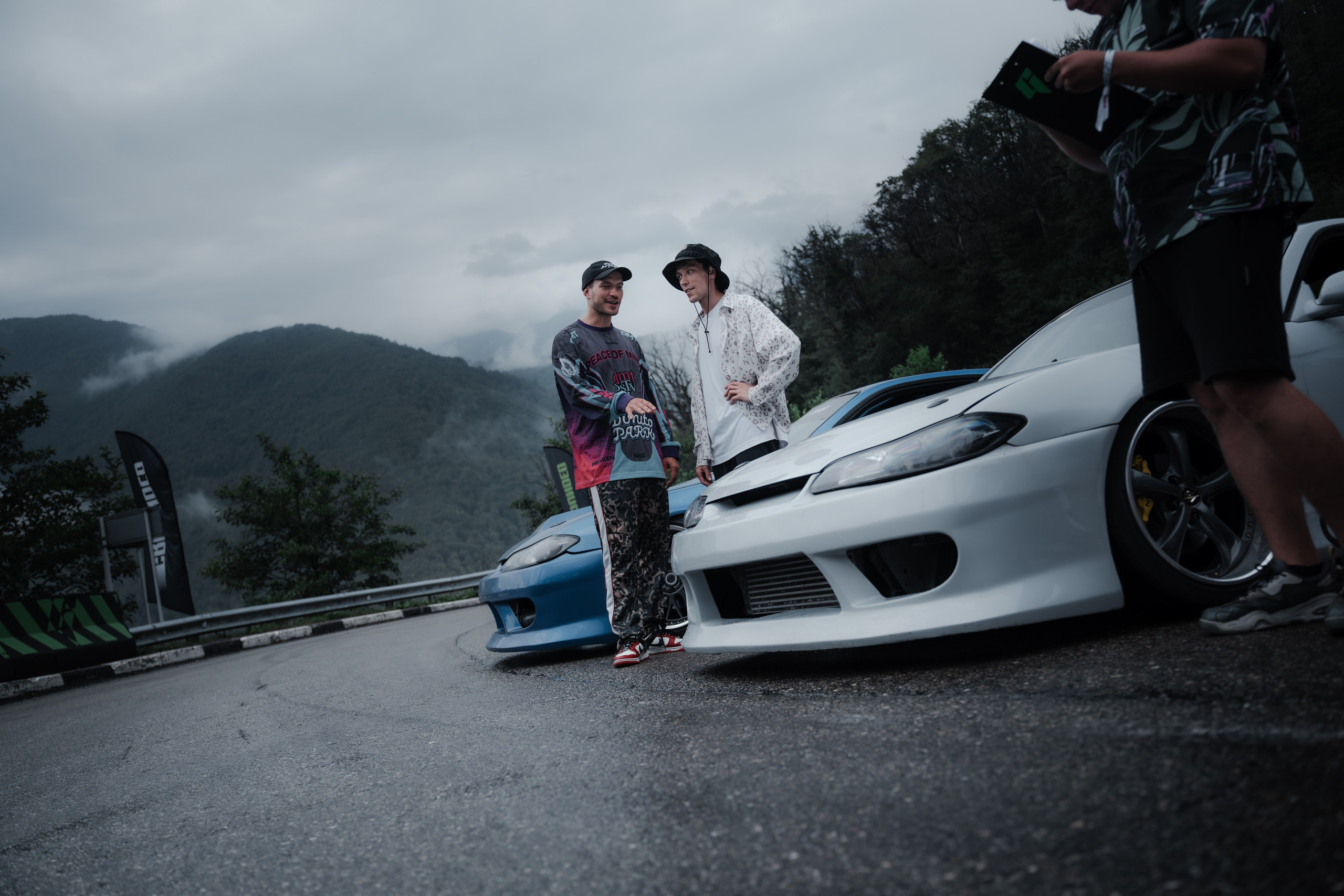 //GROUNDED2025. Автомобильный фотограф