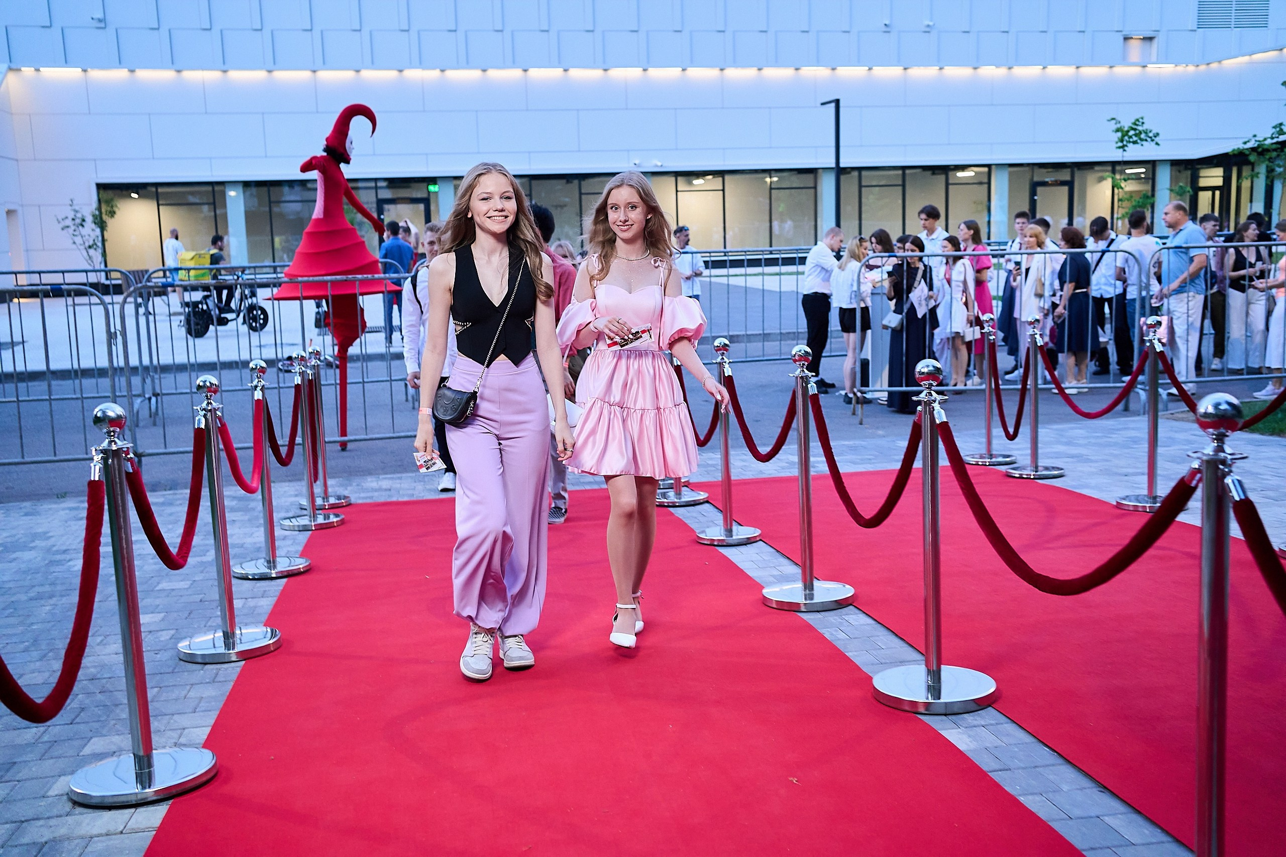 Выпускной 2024 концертный зал Академия ВТБ. Фотограф и Видеограф в Москве. Олег Корушев