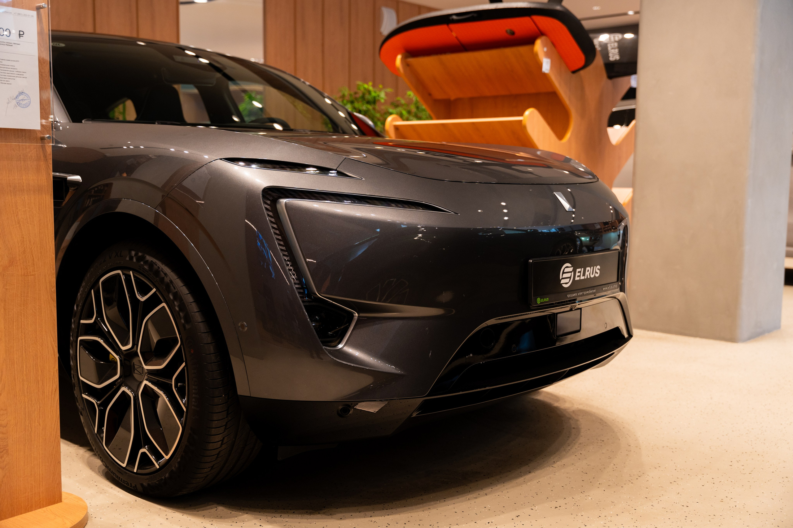 Интерьерная фотосъемка автосалона Elrus в Краснодаре. Zeekr, LiXiang Профессиональная фотосъемка интерьера премиум-автосалона в Краснодаре. Шедевры для Вас! Фотограф и Видеограф в Краснодаре Пахиев Руслан