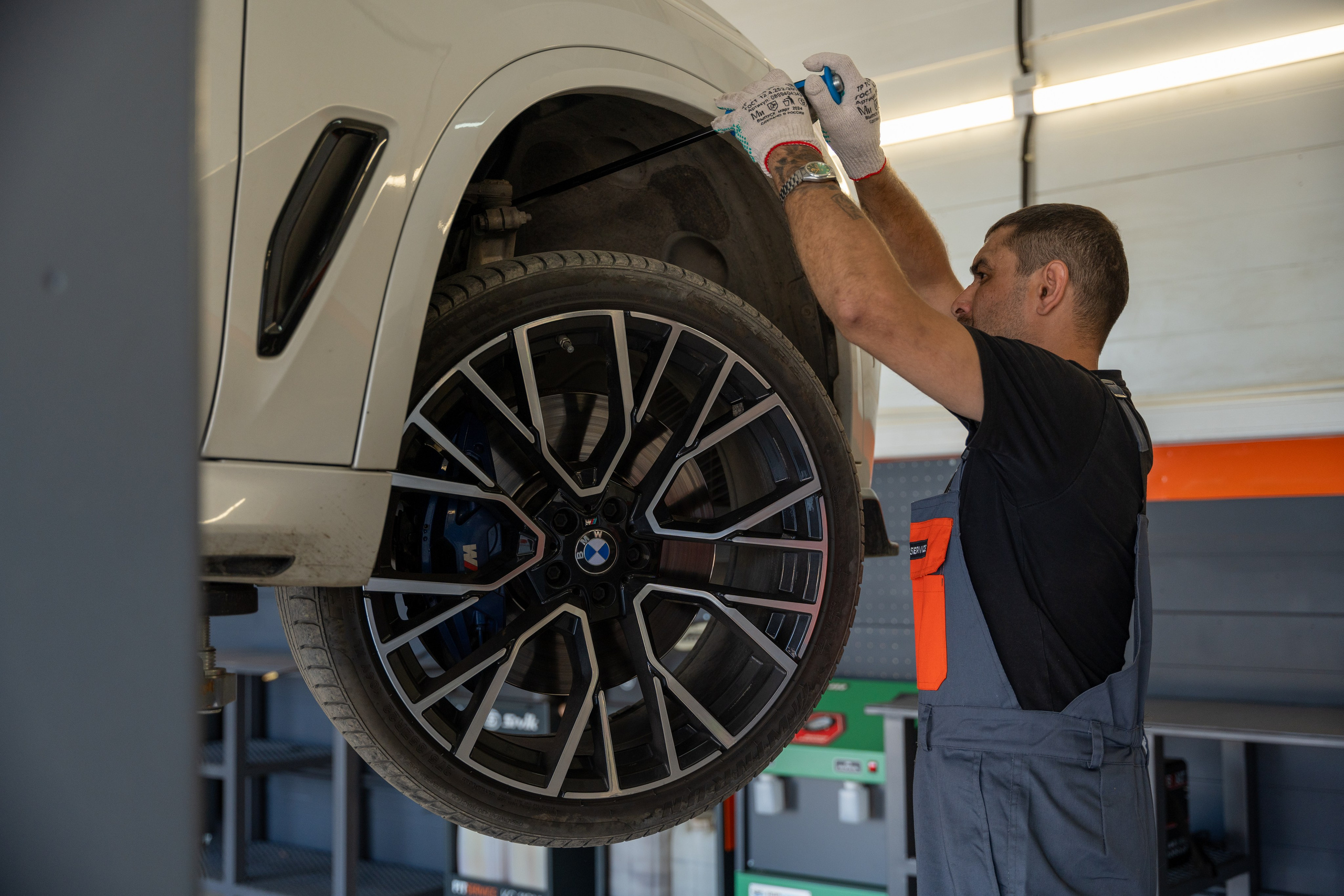 Интерьерная фотосъемка автосервиса Fit Service в Краснодаре — сеть СТО Профессиональная фотосъемка интерьера техцентра в Краснодаре. Шедевры для Вас! Фотограф и Видеограф в Краснодаре Пахиев Руслан