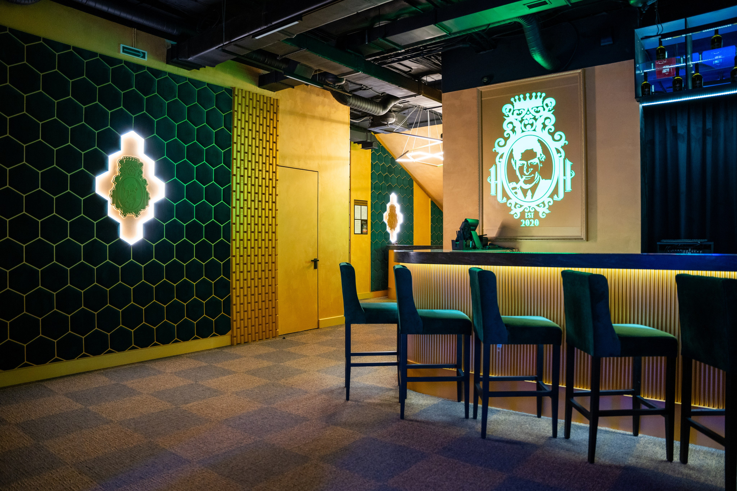 Фотосъемка интерьера стриптиз-клуба Hefner — элитный клуб Краснодара. Интерьерная фотосъемка клуба Hefner в Краснодаре — профессионально. Шедевры для Вас! Фотограф и Видеограф в Краснодаре Пахиев Руслан