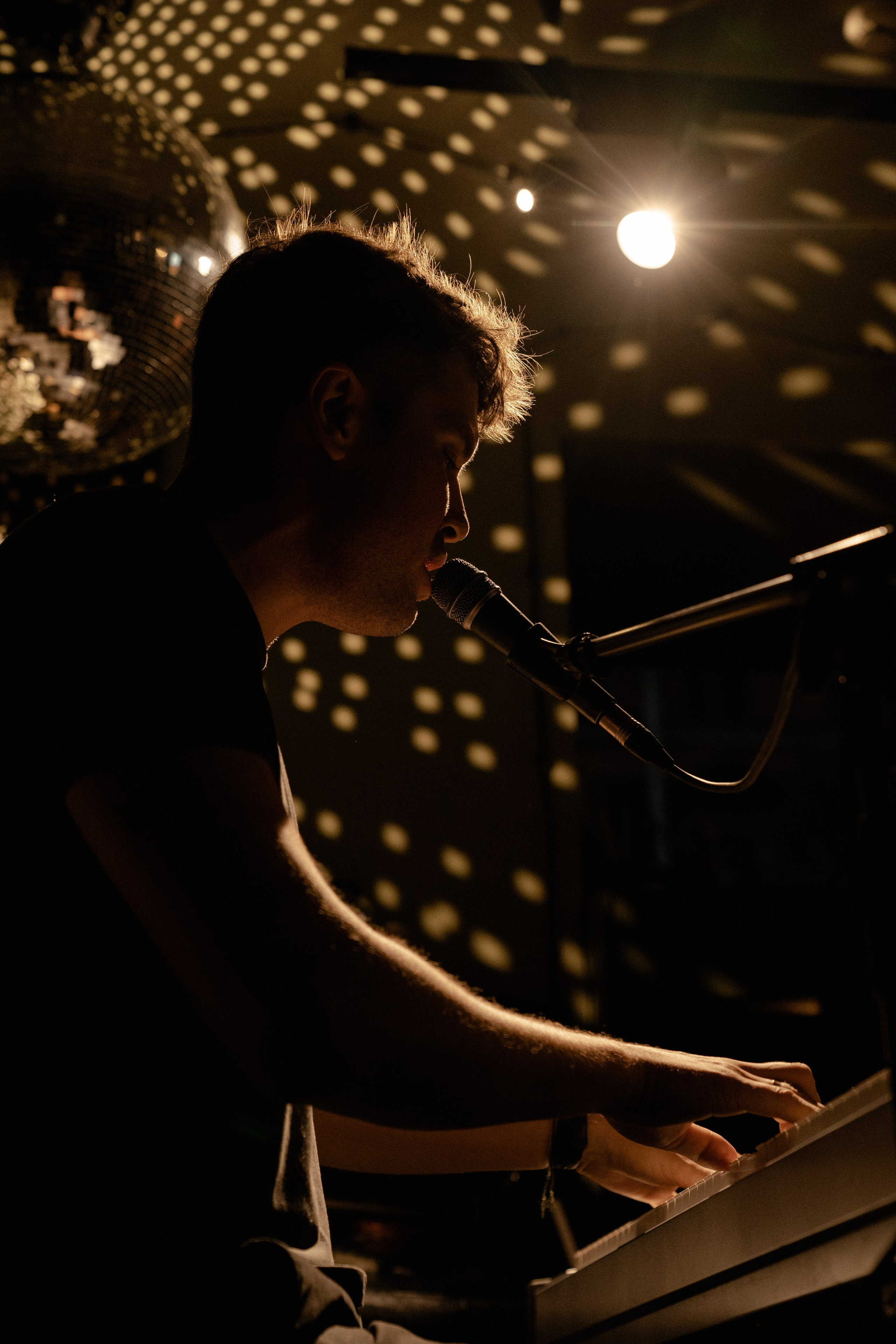 Pavel Artemiev (Artemiev Band). Cabaret SHUM. Фотограф Ирина Соколенко Санкт-Петербург