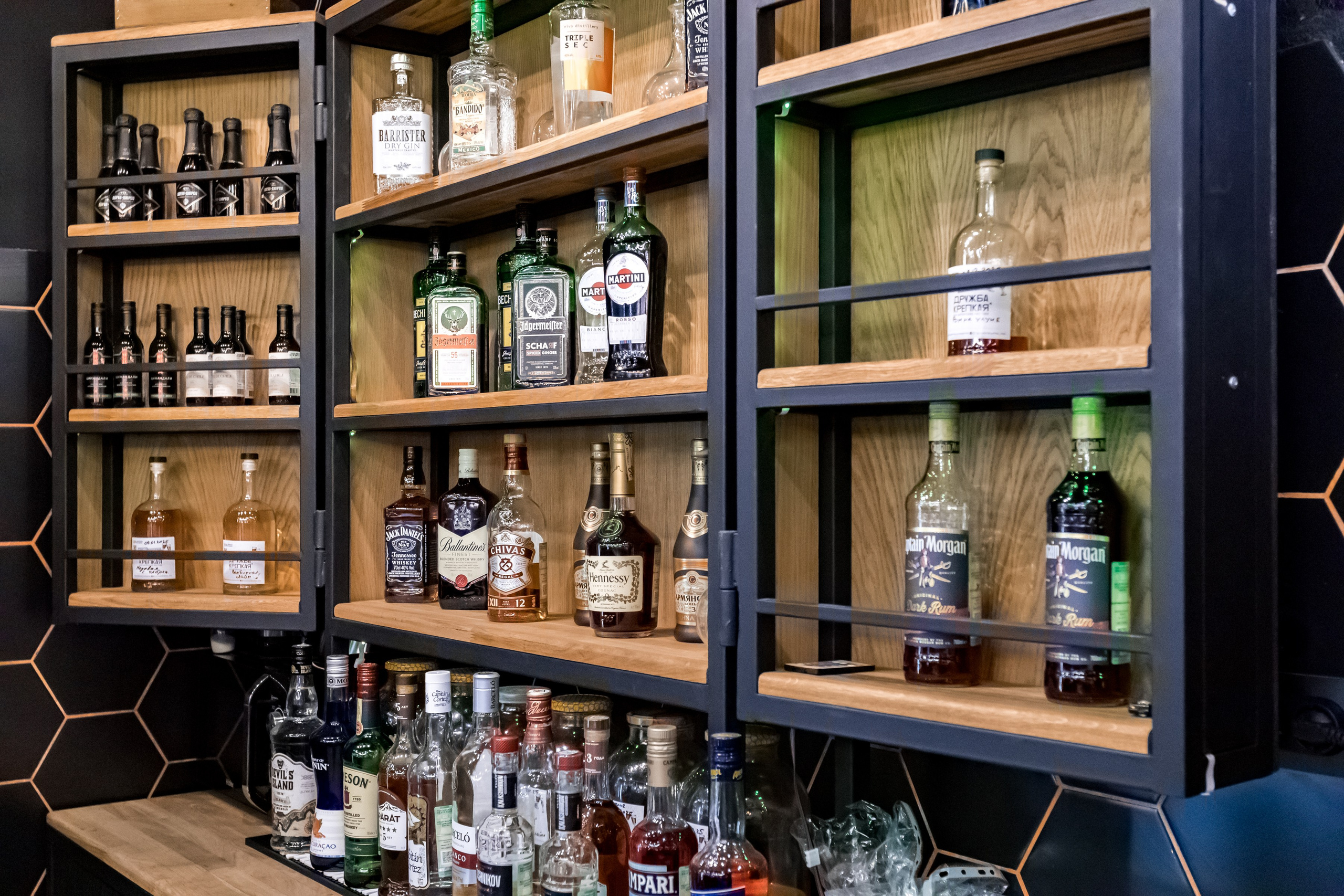 Фотосъемка для бара Дружба крепкая в ТЦ Нора. Интерьеры, Контент, Портреты | Фотограф в Москве Дани Терно