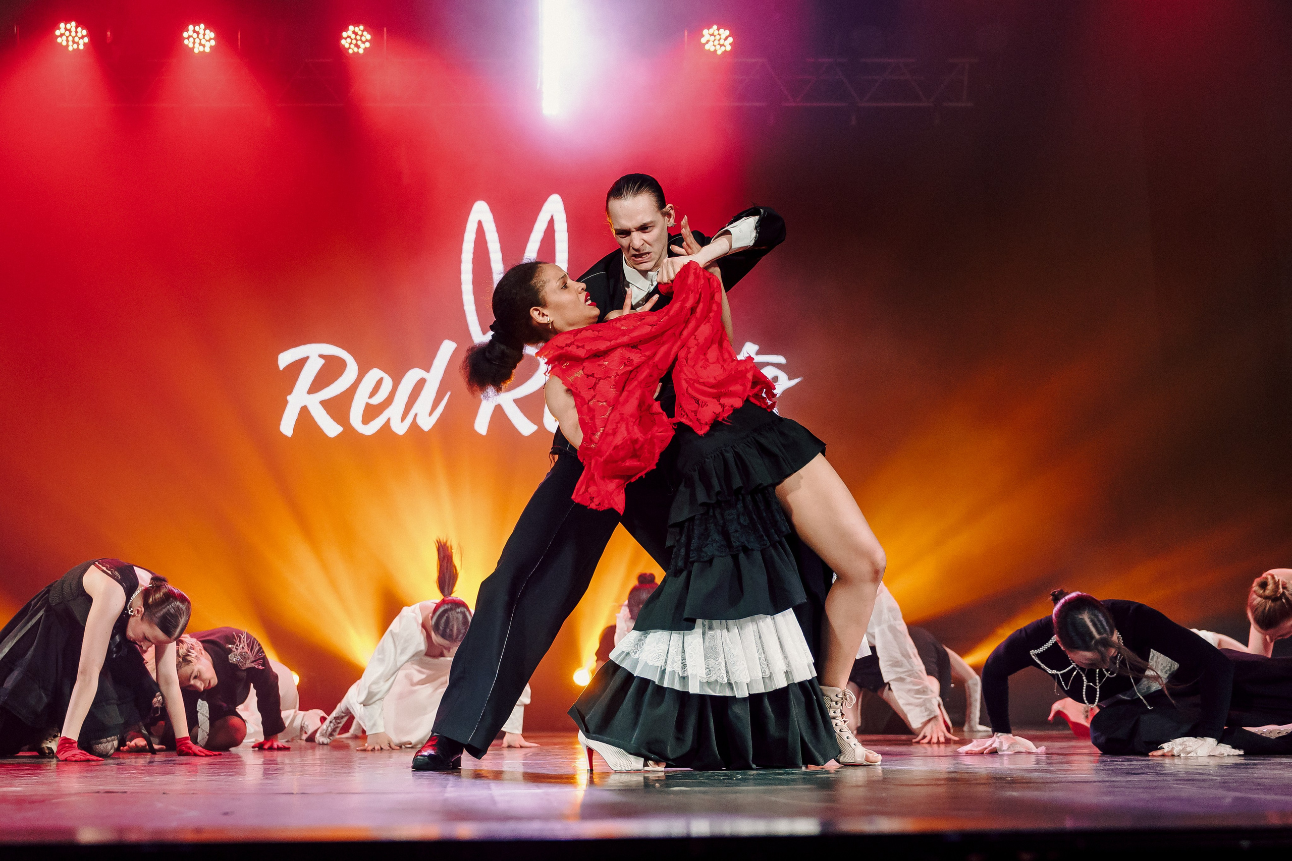 Отчётный концерт танцевальной школы «Red Rabbits» 2025. Лёшка Варзегов — фотограф