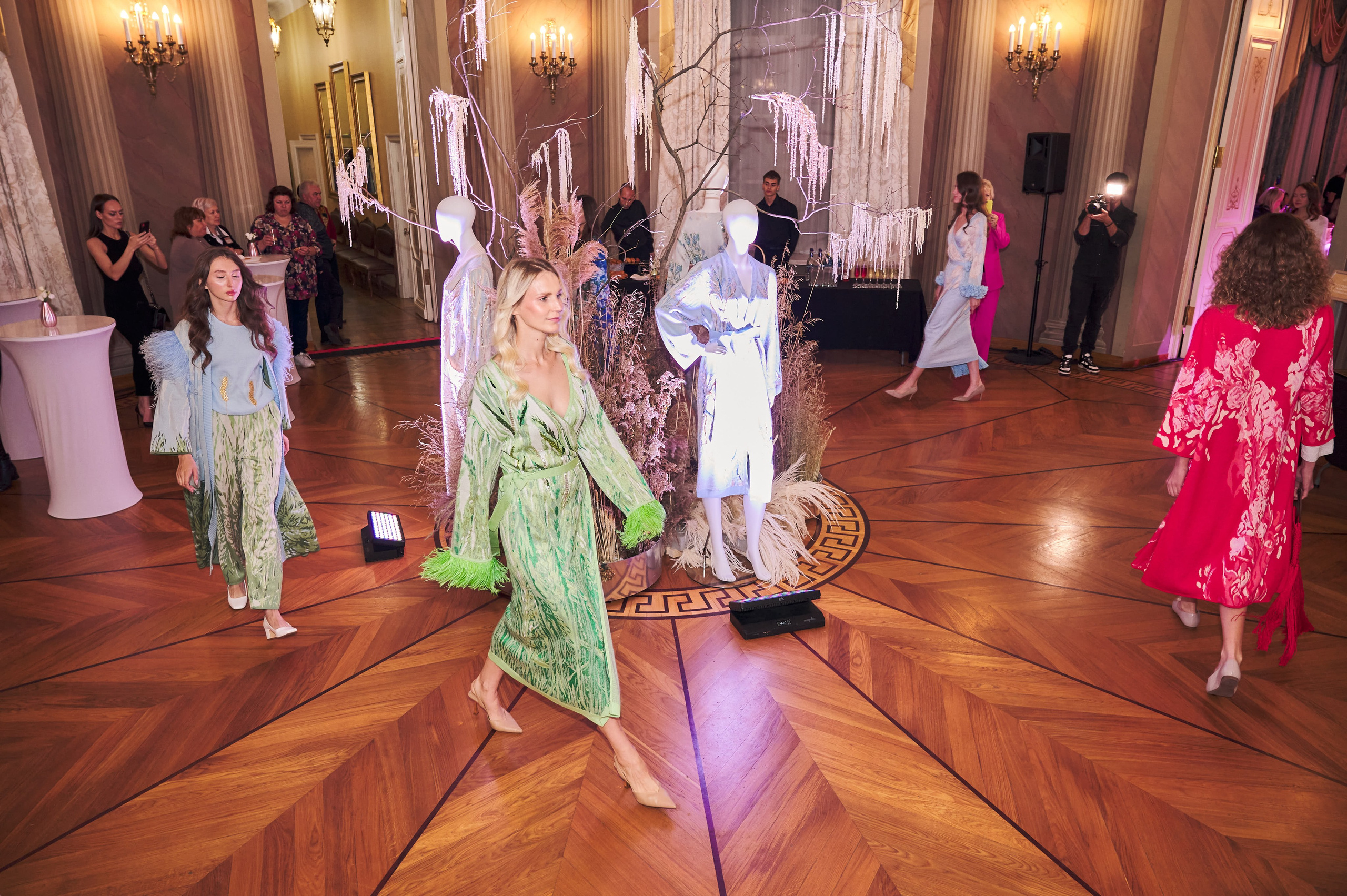 21.09.22 Люблино — Показ коллекции платьев. Никита Хохловский фото и видео продакшн