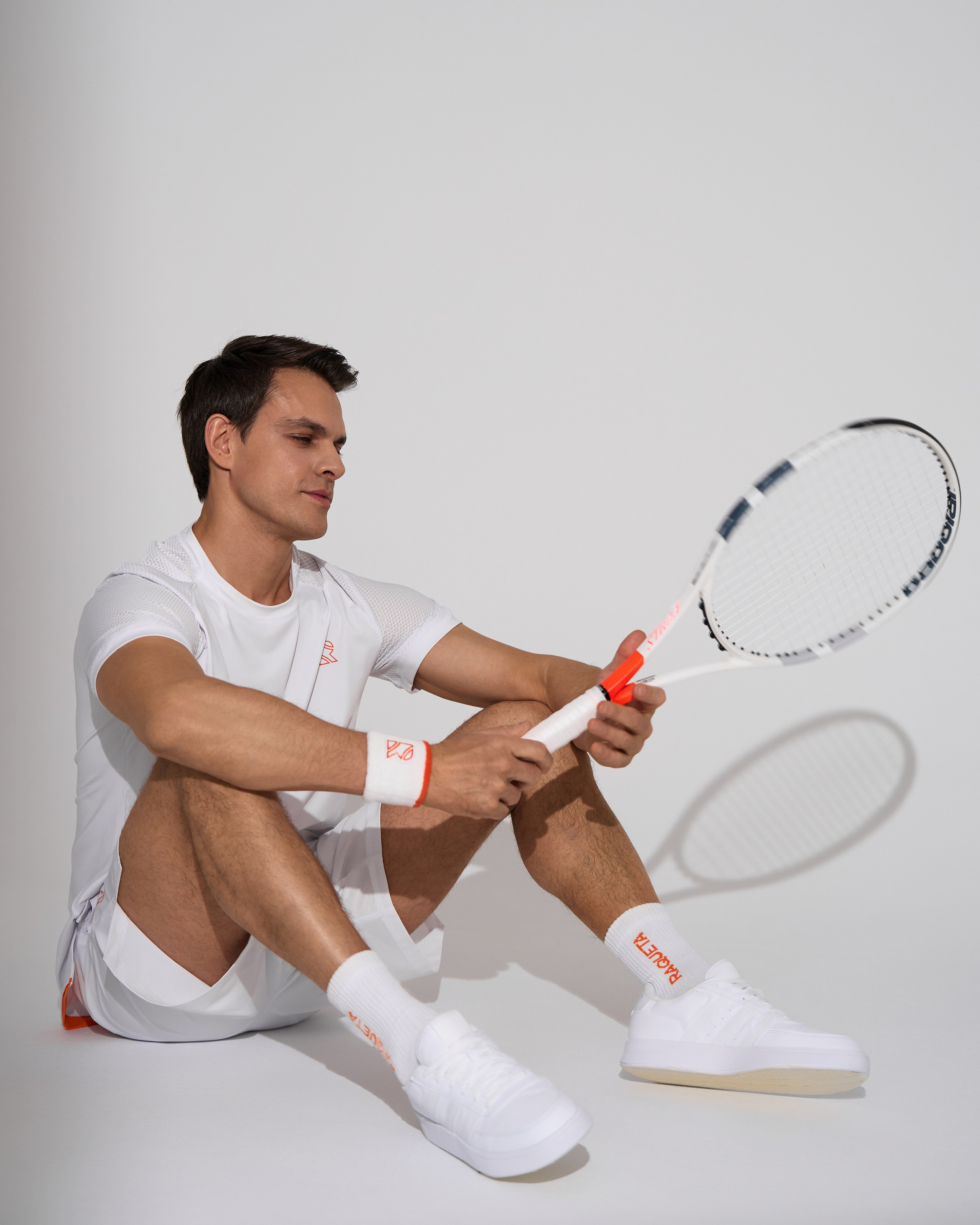 RAQUETA. 595 Production