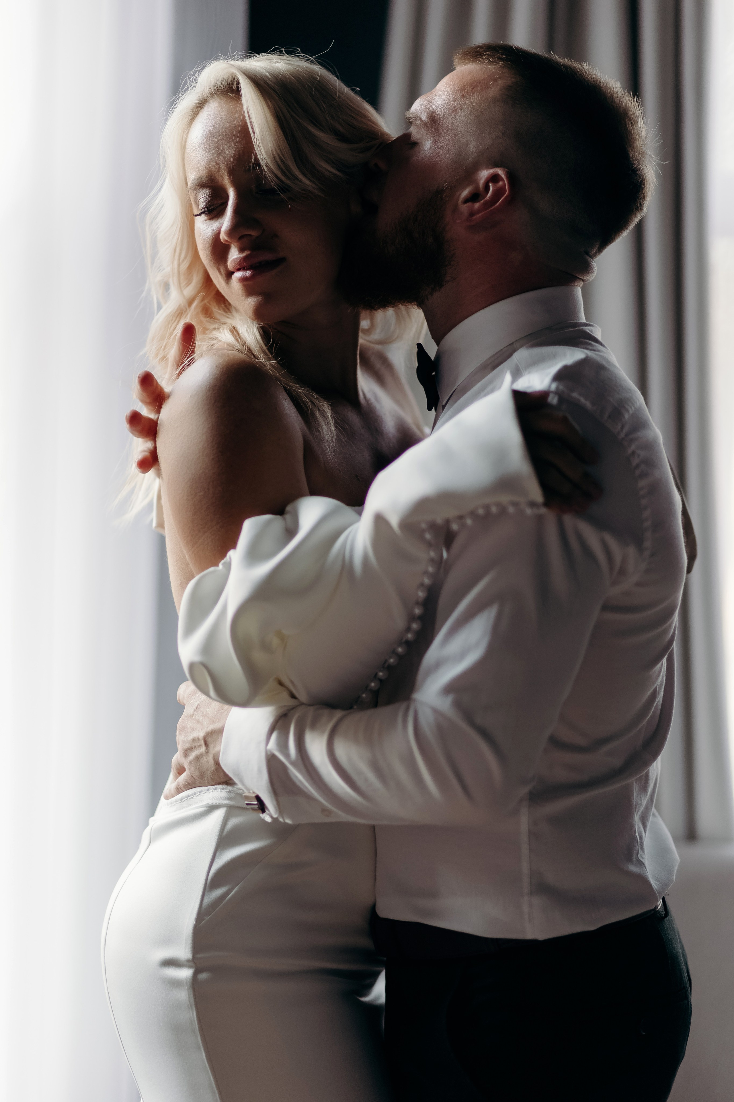 Александр и Елена (сборы, ресторан). Фотограф свадебный семейный в Красноярске Шукшина Наталья