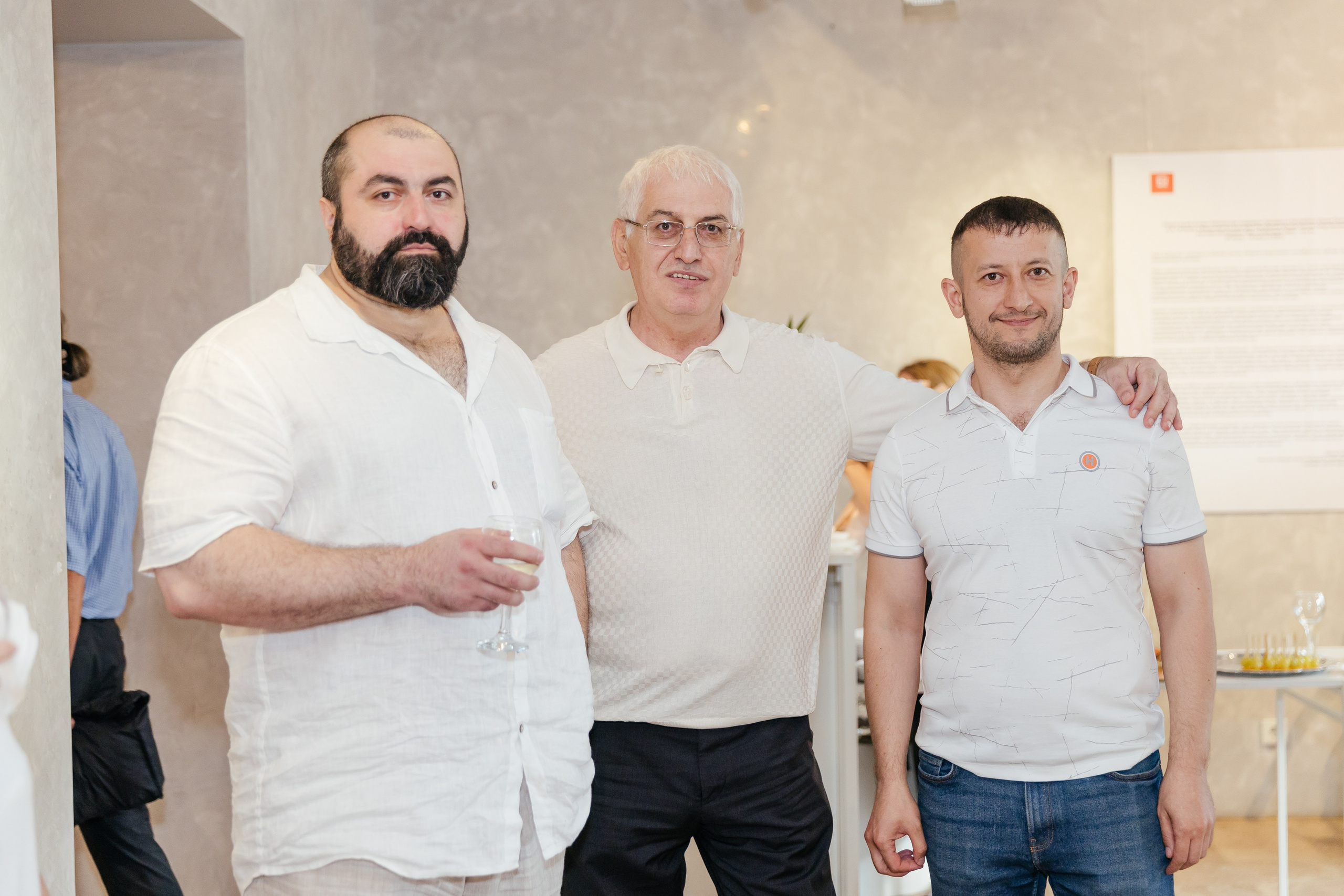 Выставка Лиры Алборовой «Цвет — это я». Свадебный и репортажный фотограф в Санкт-Петербурге Николай Голованов