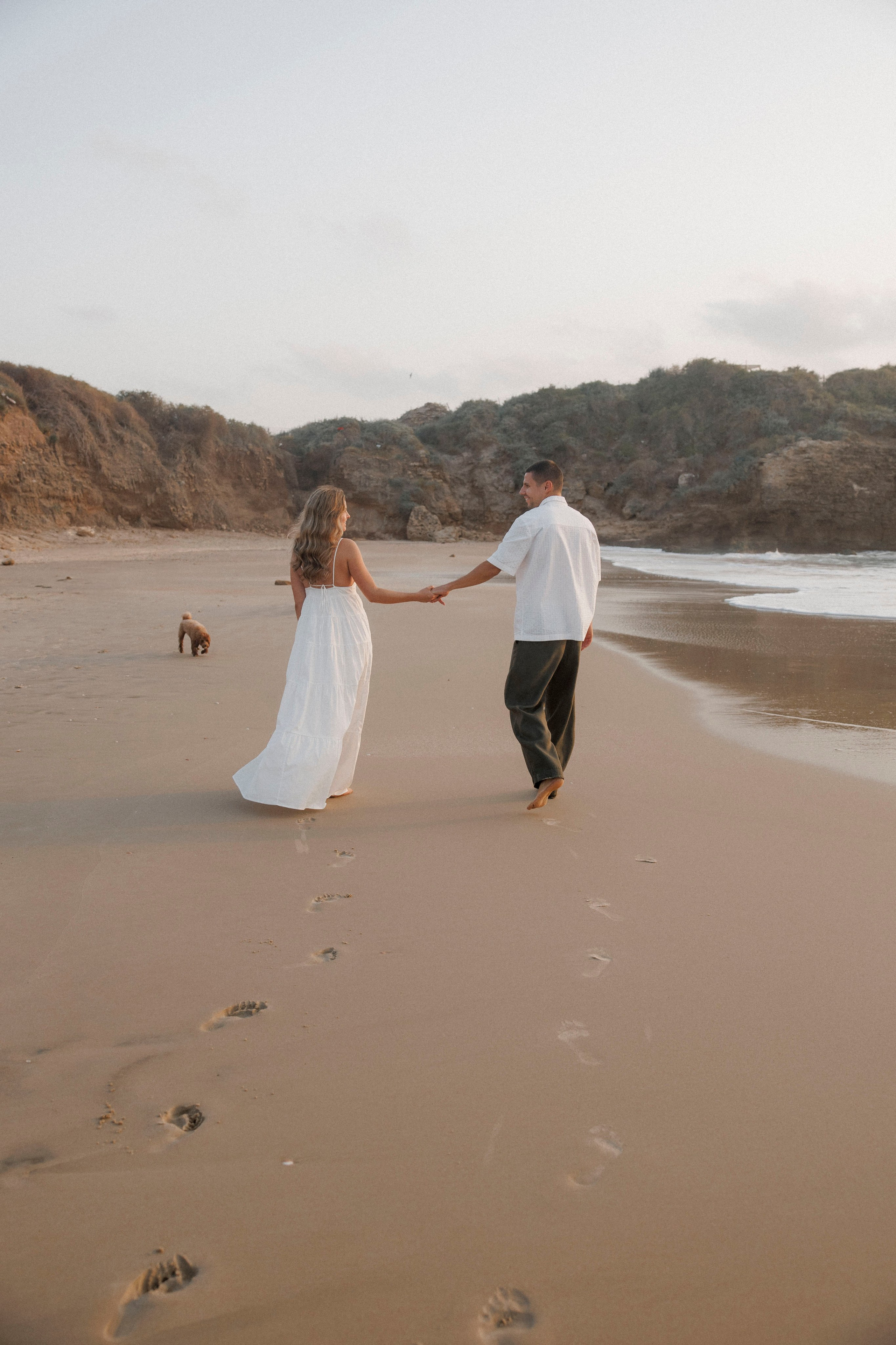 Pregnancy photoshoot near the sea (cloudy weather). Главная