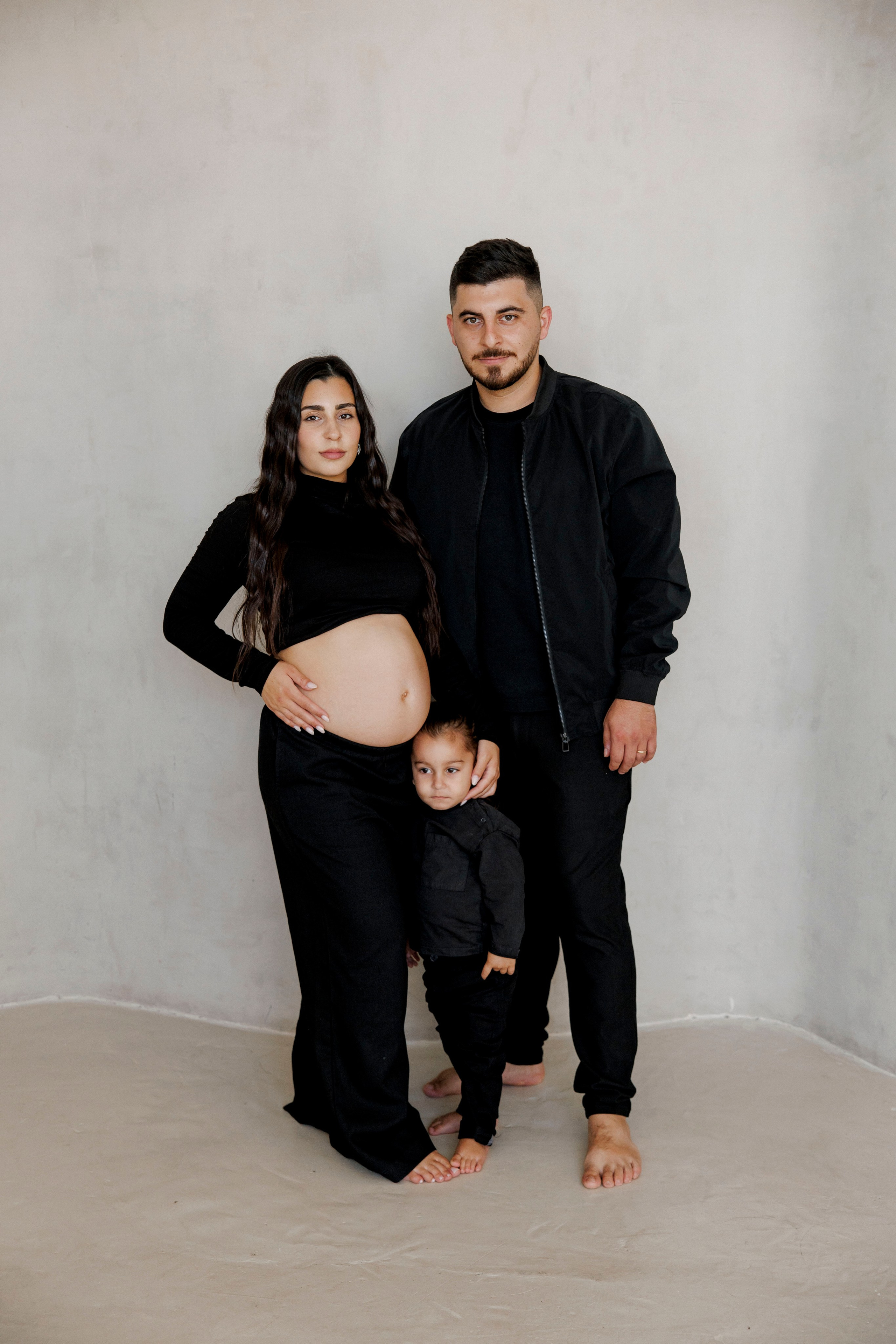 Pregnancy photoshoot inside the Grey Studio. Главная