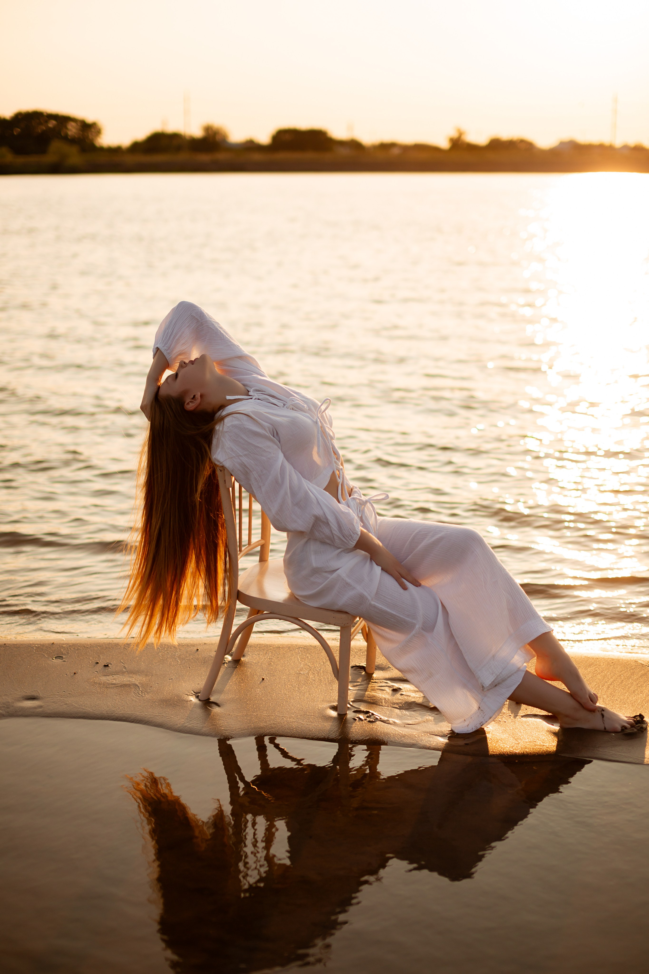 У воды. Https://malovafoto.ru