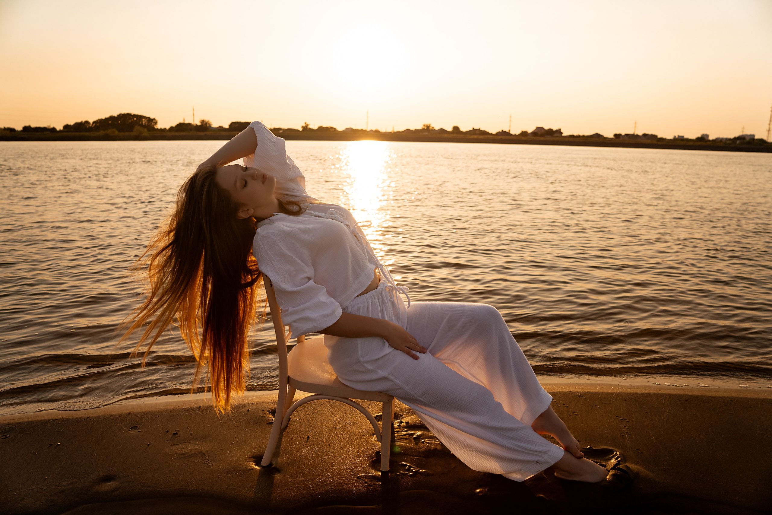 У воды. Https://malovafoto.ru