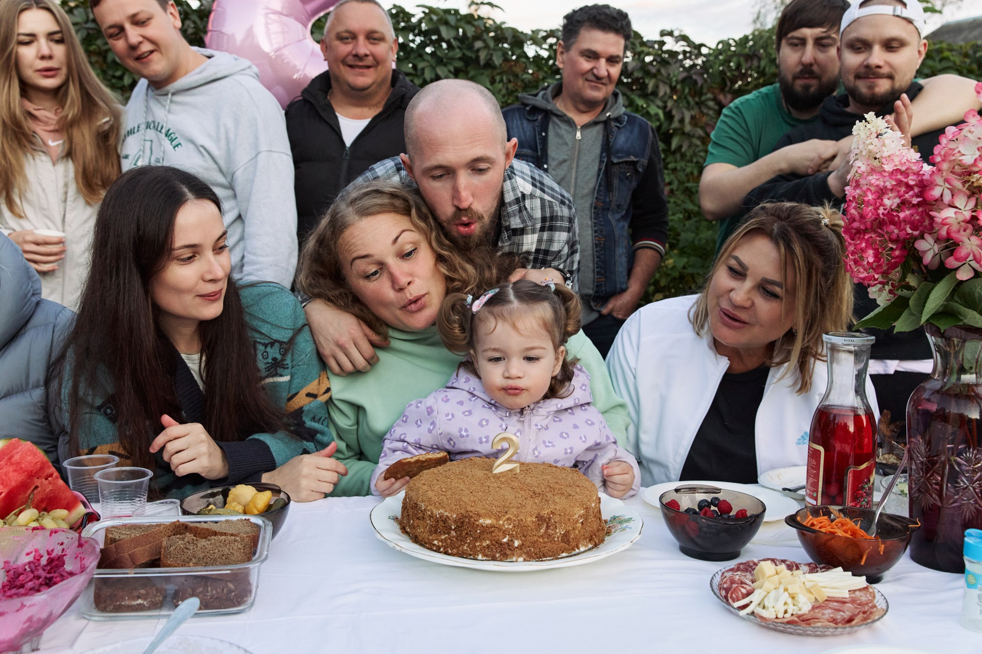 Фотограф на детский день рождения в Москве и Подмосковье: репортажная съемка живых эмоций на даче. Контентный и репортажный фотограф Виталий Кулешов | Москва