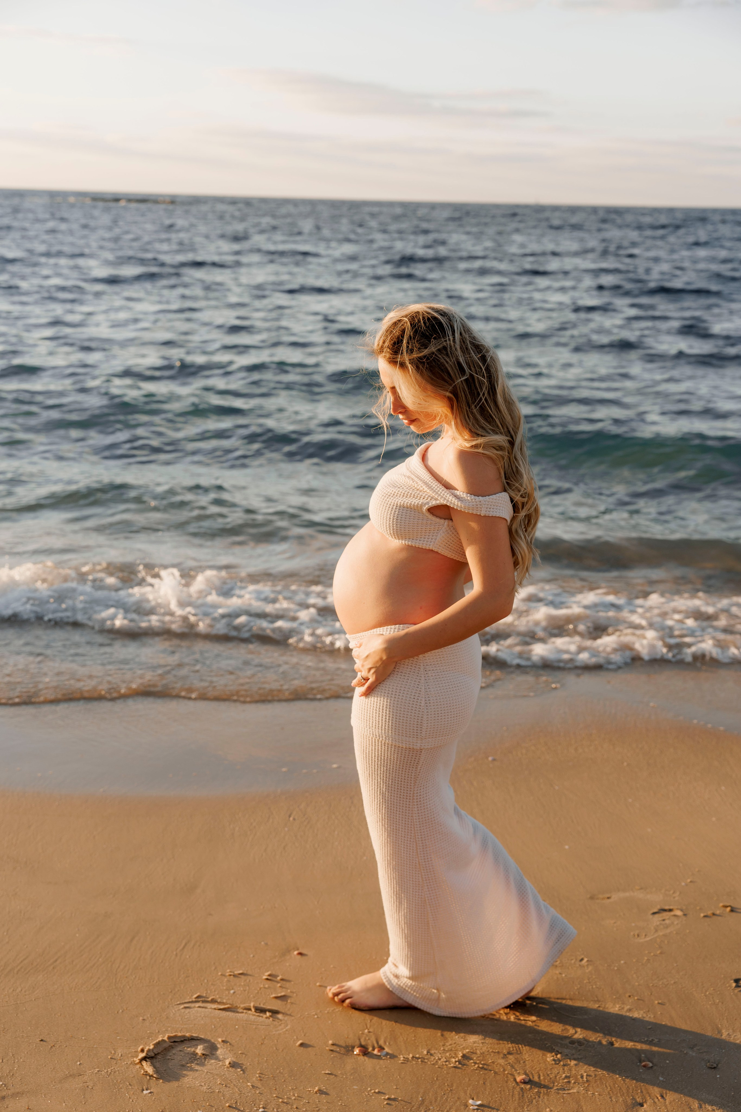 Pregnancy photoshoot near the sea. Wedding and family photographer
