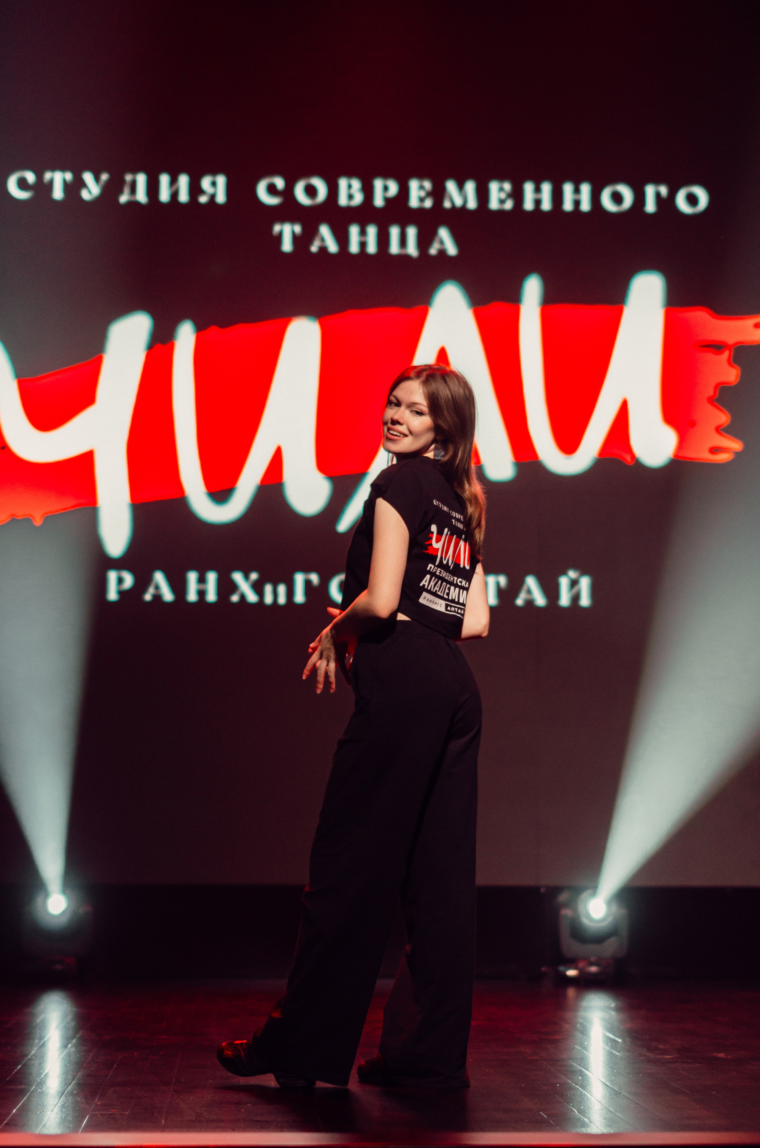 Групповая фотосъемка танцевального коллектива. Денисова Аля — фотограф для парных съемок и индивидуальных историй в Барнауле