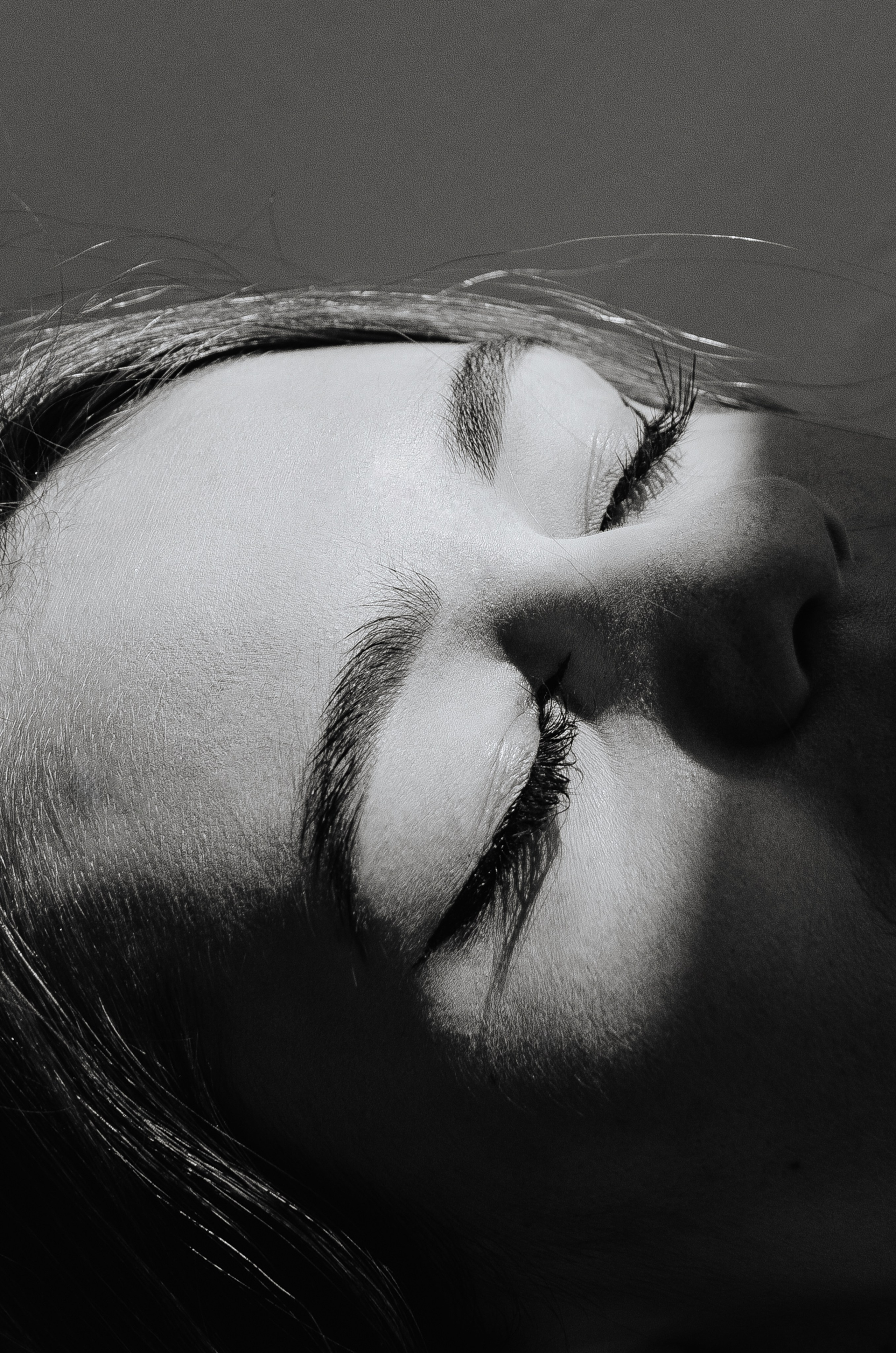 Женская фотосессия в стиле минимализм. Денисова Аля — фотограф для парных съемок и индивидуальных историй в Барнауле