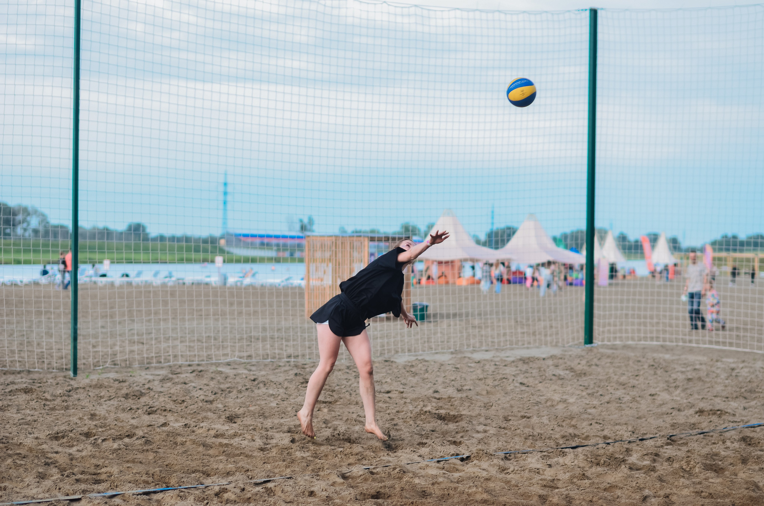 Фестиваль «Грань» 2025. Спортивная площадка. Денисова Аля — фотограф для парных съемок и индивидуальных историй в Барнауле