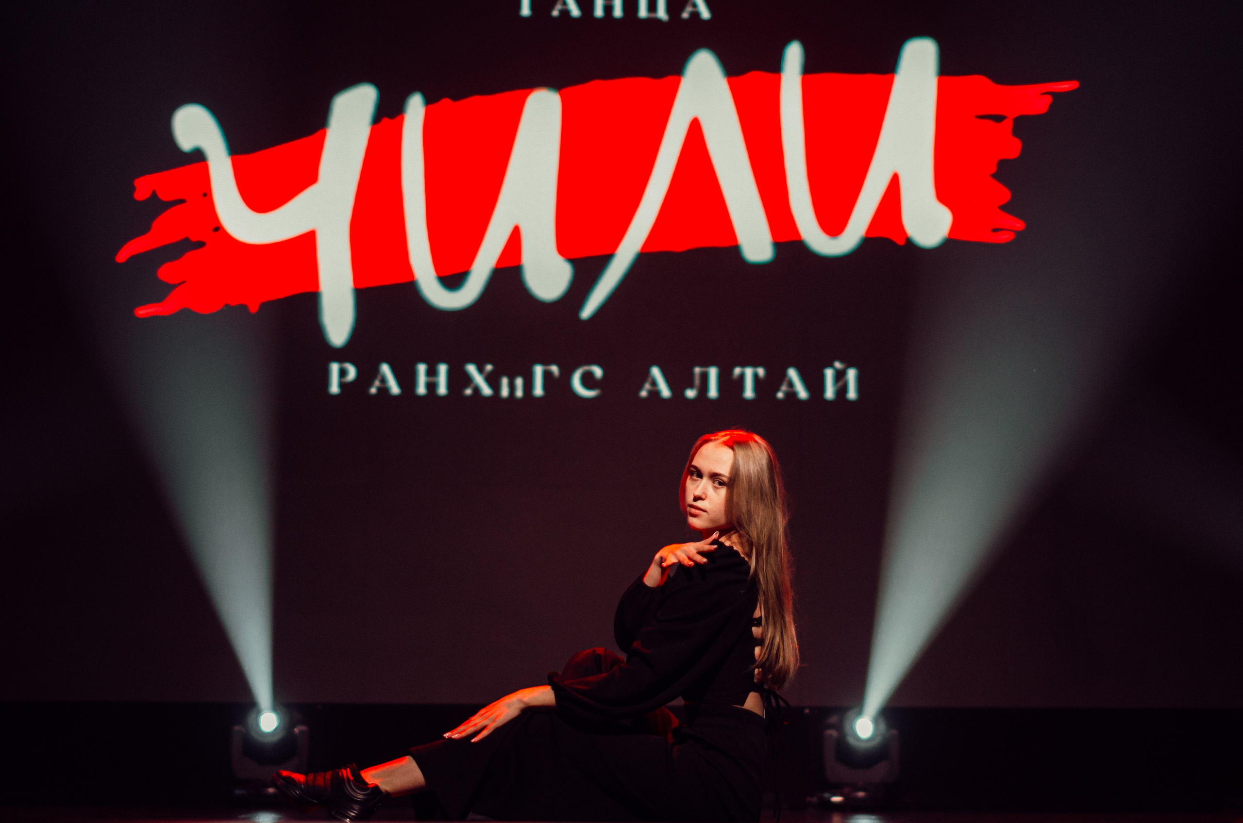 Групповая фотосъемка танцевального коллектива. Денисова Аля — фотограф для парных съемок и индивидуальных историй в Барнауле