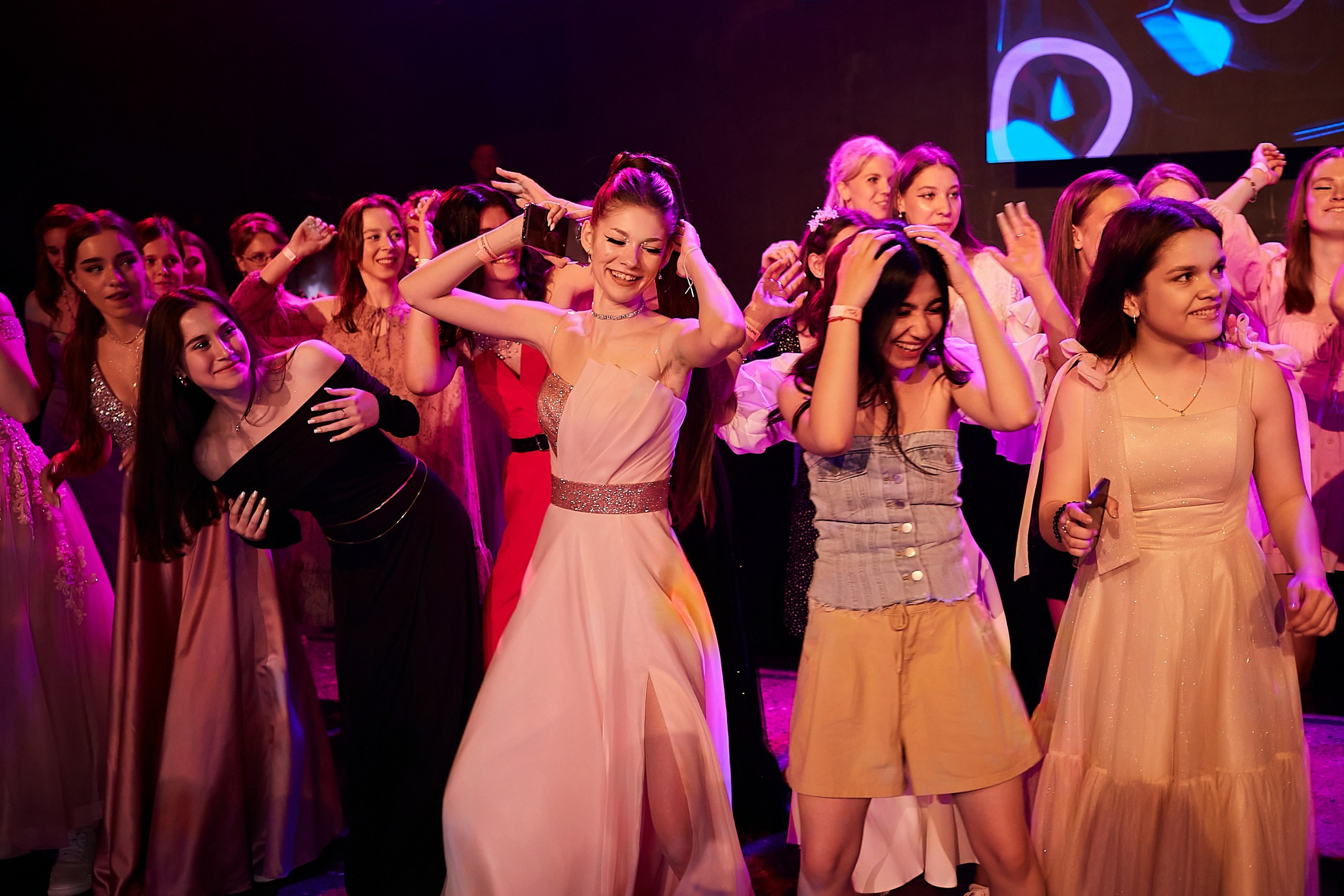 Выпускной 2024 концертный зал Академия ВТБ. Фотограф и Видеограф в Москве. Олег Корушев