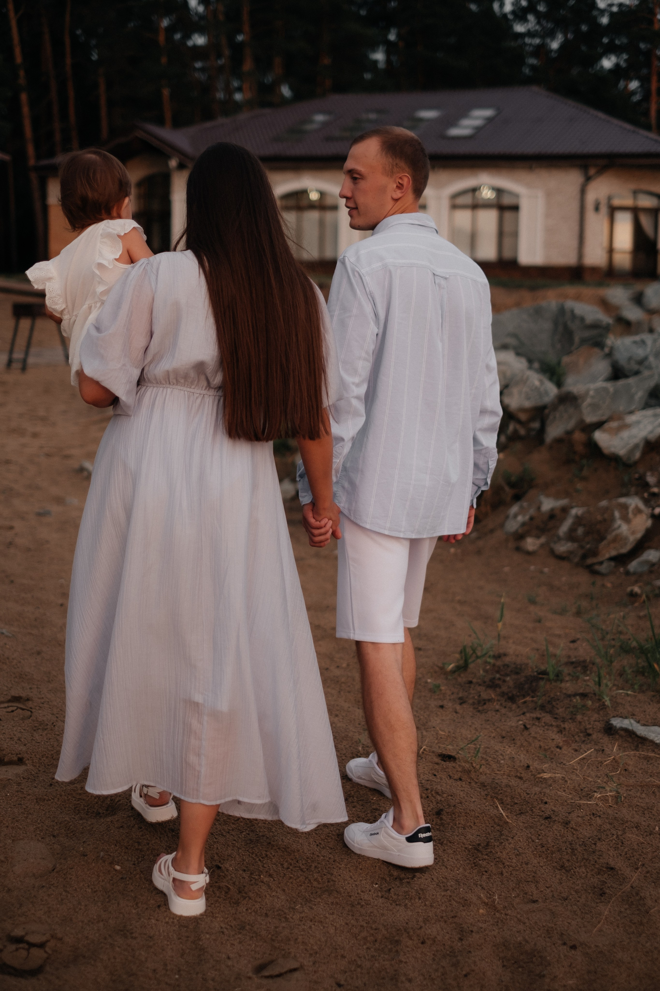 Алина, Ярослав и Тая на берегу. Фотограф в Новосибирске Диана Ильиных