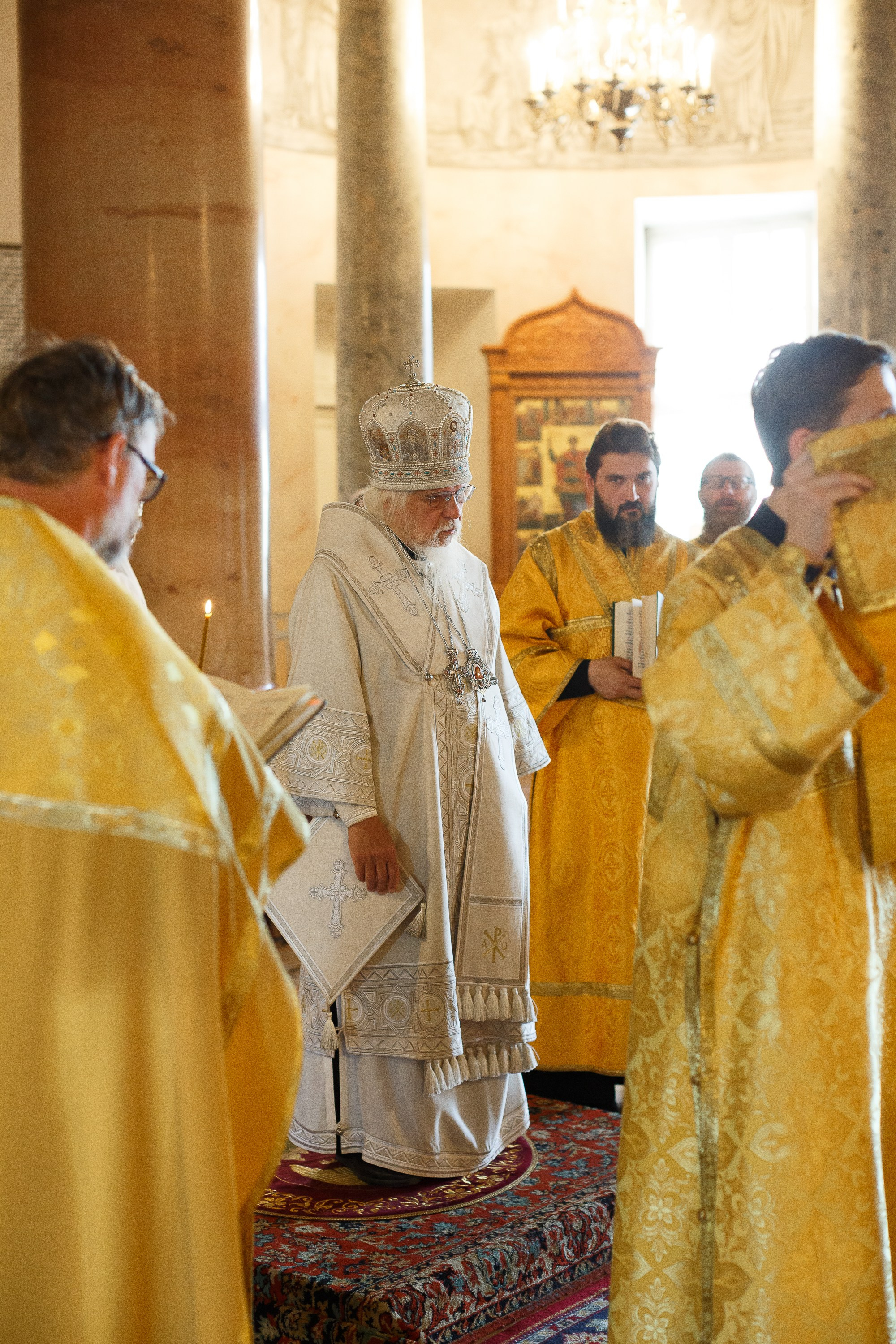 Венчание в храме святого благоверного царевича Димитрия при первой градской больнице г. Москвы.