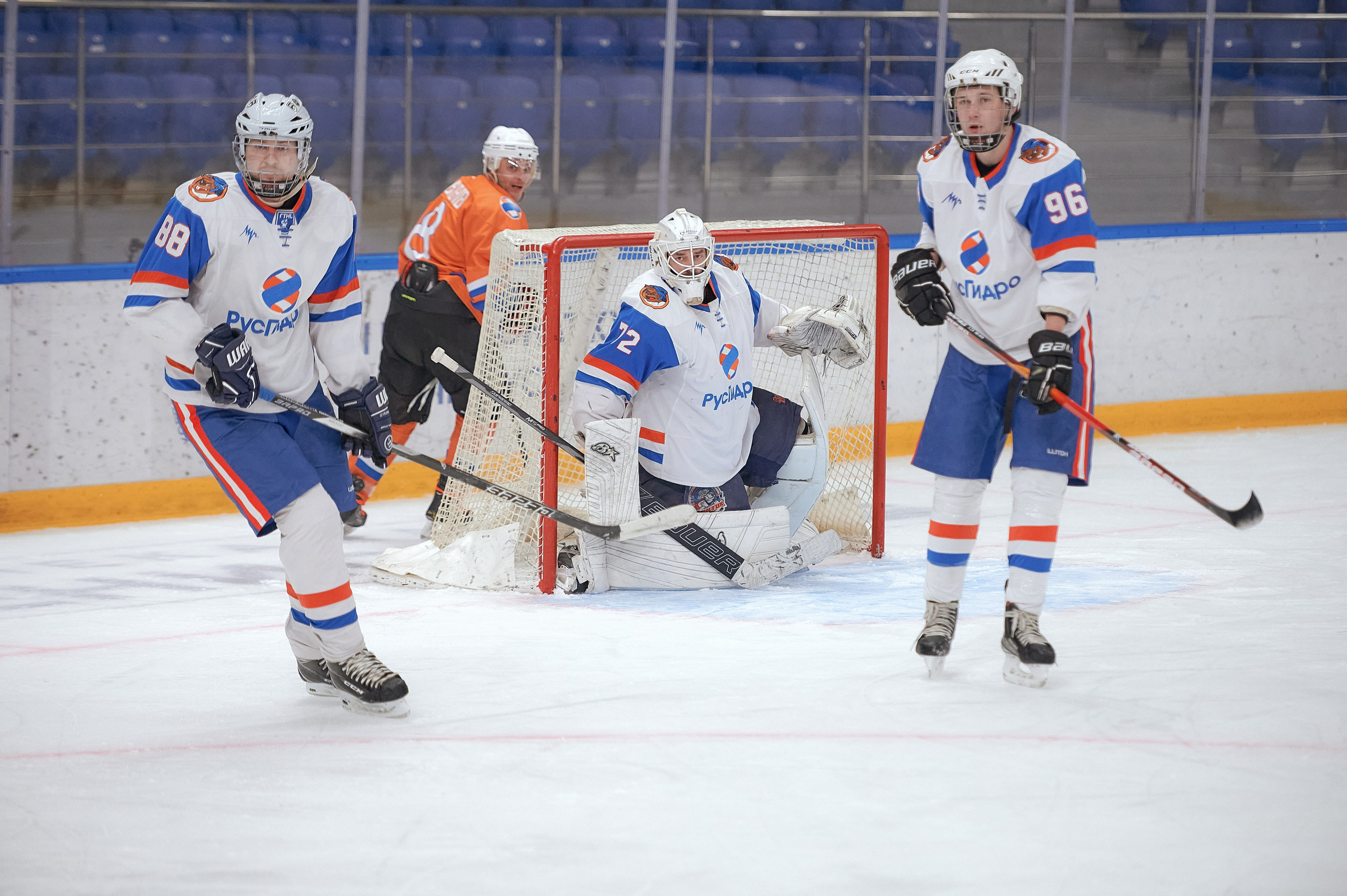 Портфолио репортажной фотосъёмки: Кристалл арена — Хоккей — РусГидро. Фотограф Яковлев Роман — Красноярск