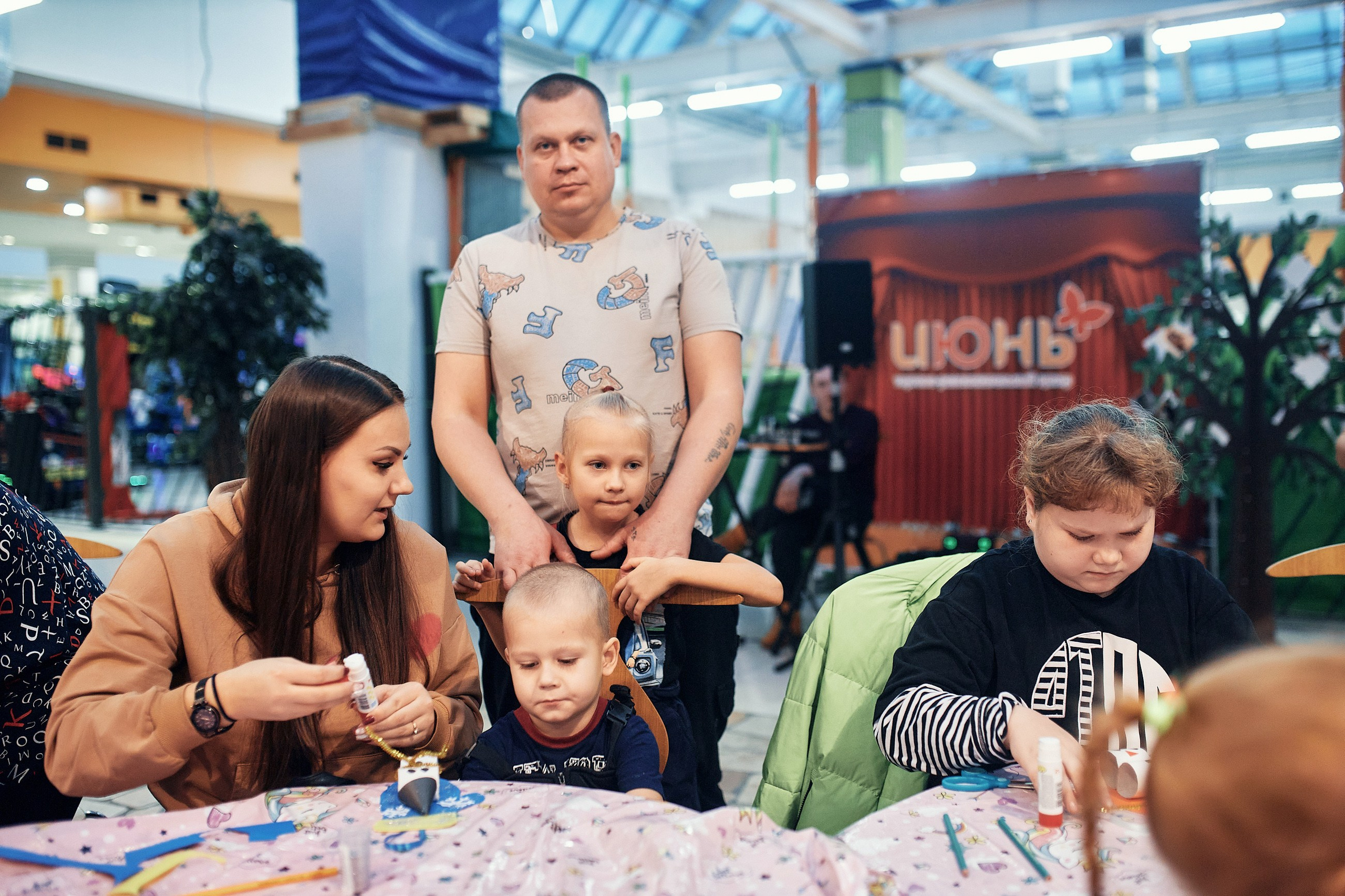 Детский новогодний праздник в ТЦ Июнь. Семейный и репортажной фотограф в Красноярске и Москве Виктор Бабинцев