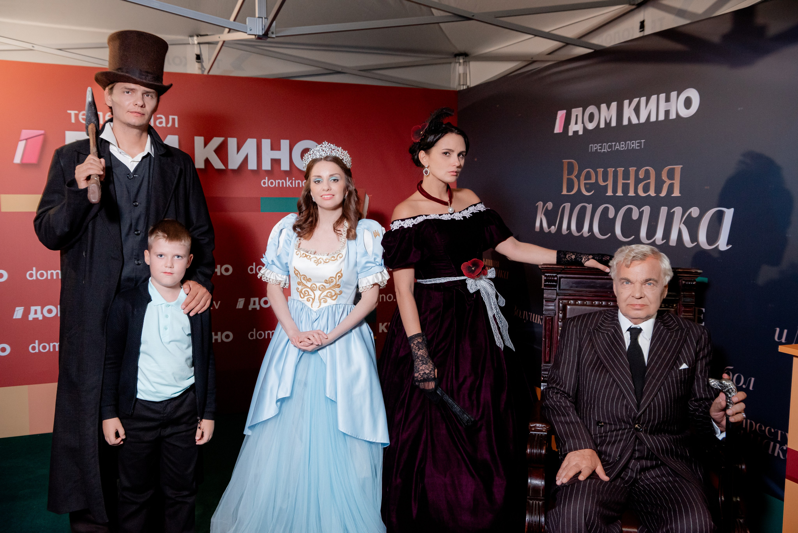 Портретные фото с артистами в палатке Триколор Дом Кинов на день города Волгоград. Фотограф в Волгограде и Волжском Александр Горбань