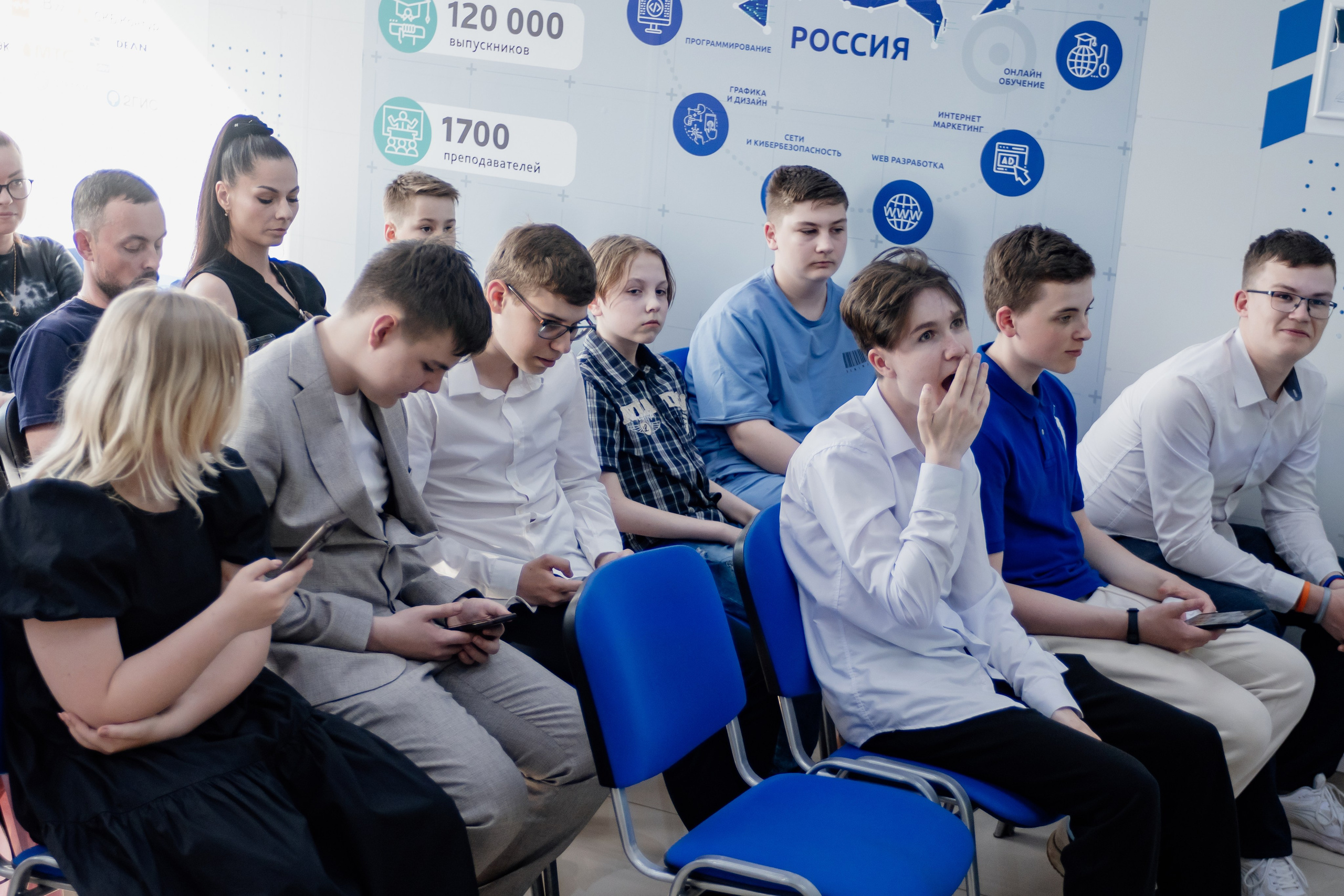 Выпускной: компьютерная академия Топ. Фотограф в Твери Дементьева Анастасия