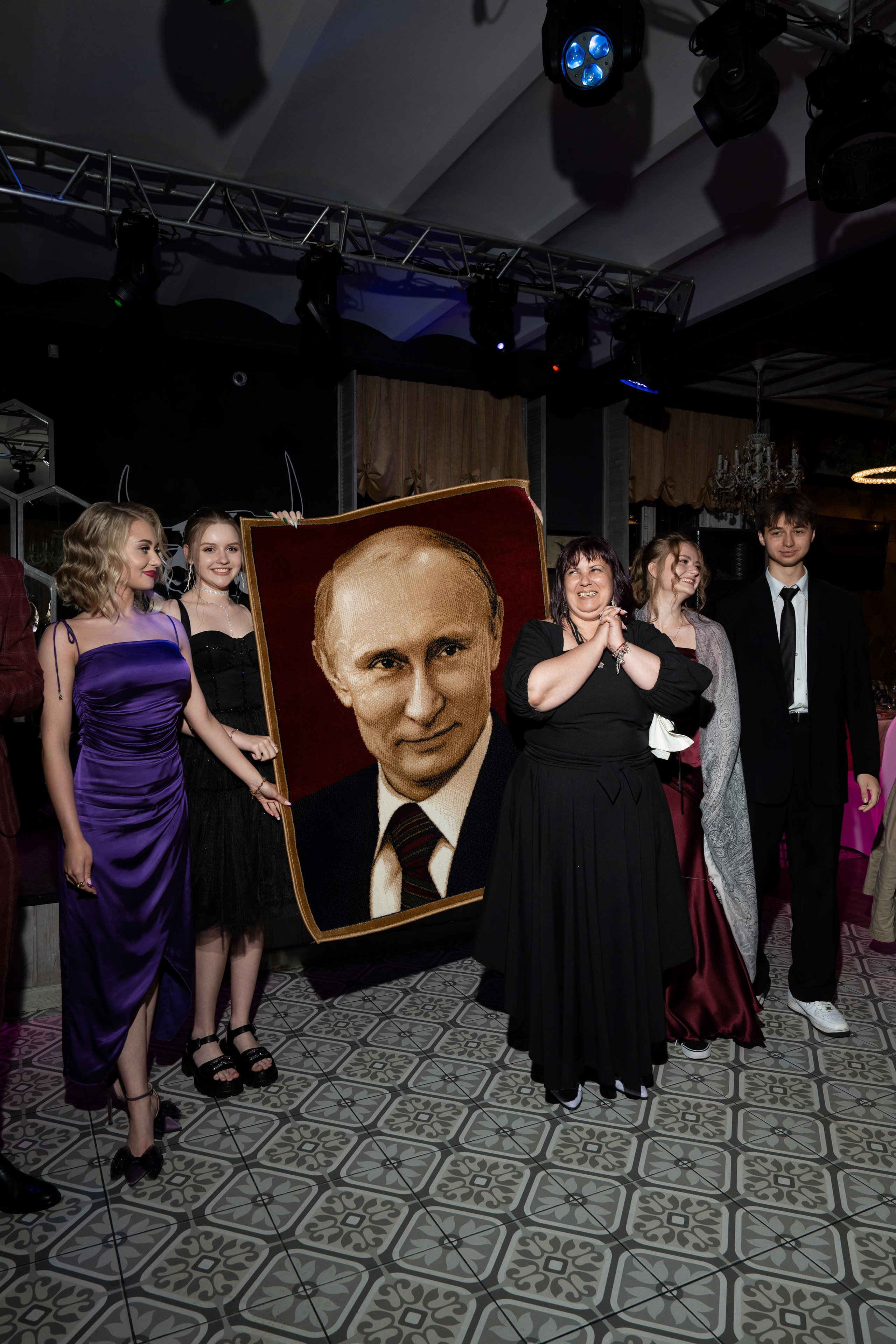 Выпускной 27 лицея. Свадебный и репортажный фотограф Элина Козырьянова