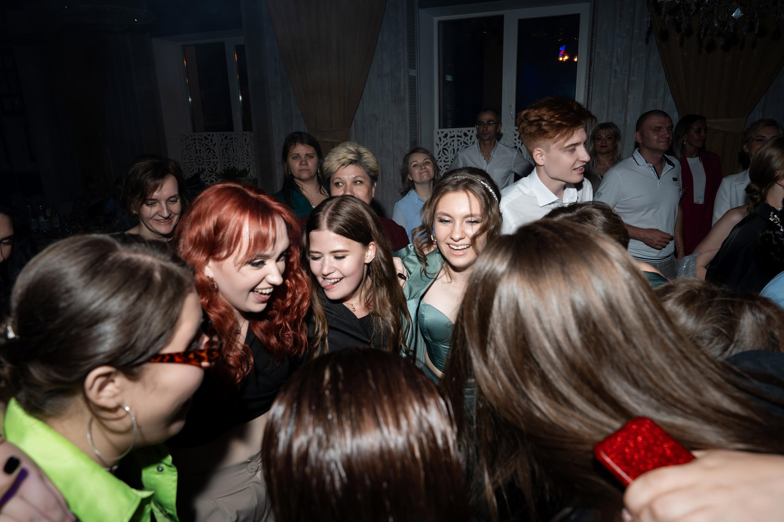 Выпускной 27 лицея. Свадебный и репортажный фотограф Элина Козырьянова