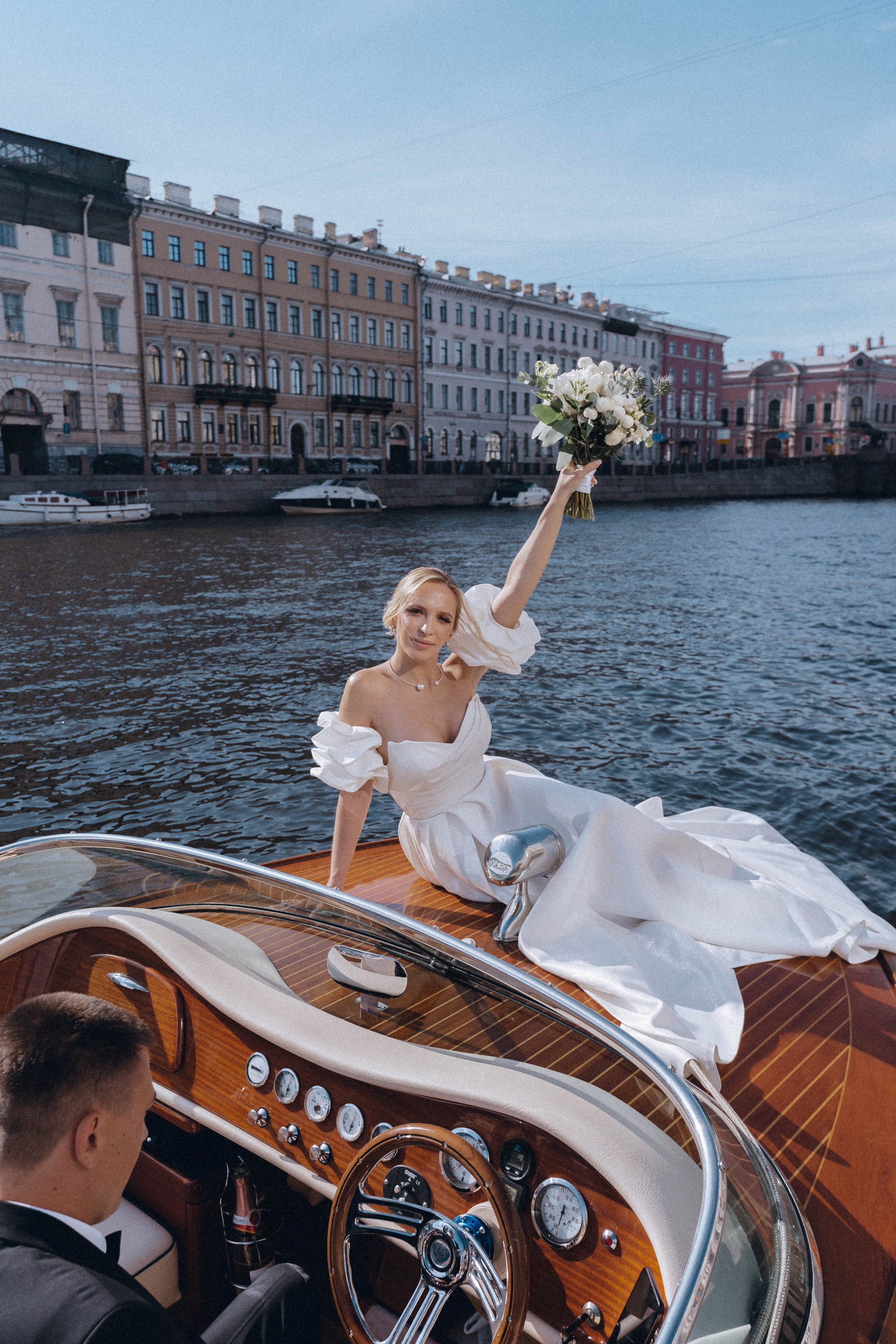 СВАДЕНБНАЯ СЬЕМКА НА КАТЕРЕ ПО КАНАЛАМ САНКТ-ПЕТЕРБУРГА И В АКВАТОРИИ НЕВЫ. Профессиональный фотограф, Санкт-Петербург — Виктория Богомолова