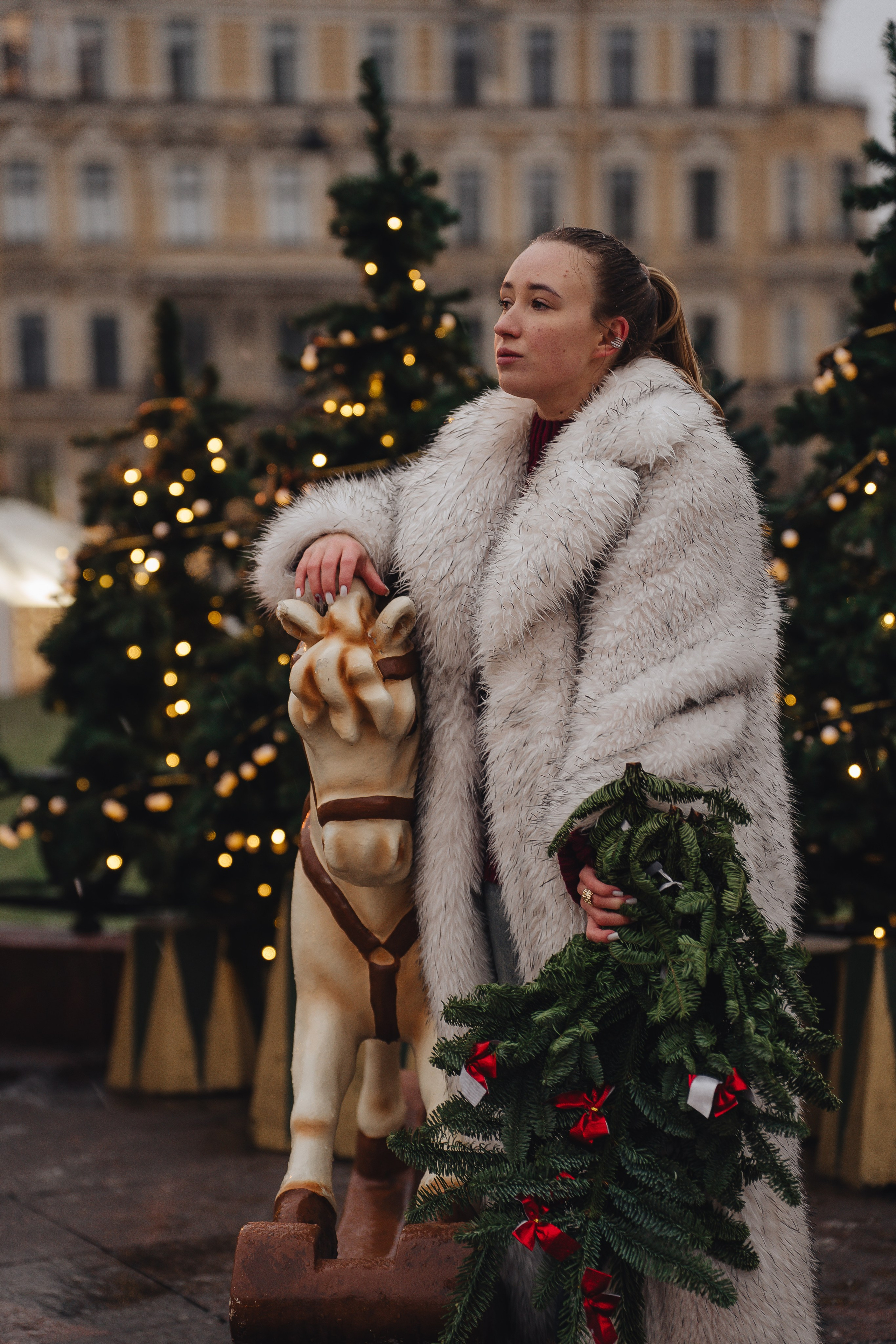 ПРОГУЛКА НА МАНЕЖНОЙ ПЛОЩАДИ ДЛЯ ДЕВУШКИ ПЕРЕД НОВЫМ ГОДОМ (НОВОГОДНЯЯ ФОТОСЕССИИЯ НА МАНЕЖНОЙ ПЛОЩАДИ). Профессиональный фотограф, Санкт-Петербург — Виктория Богомолова