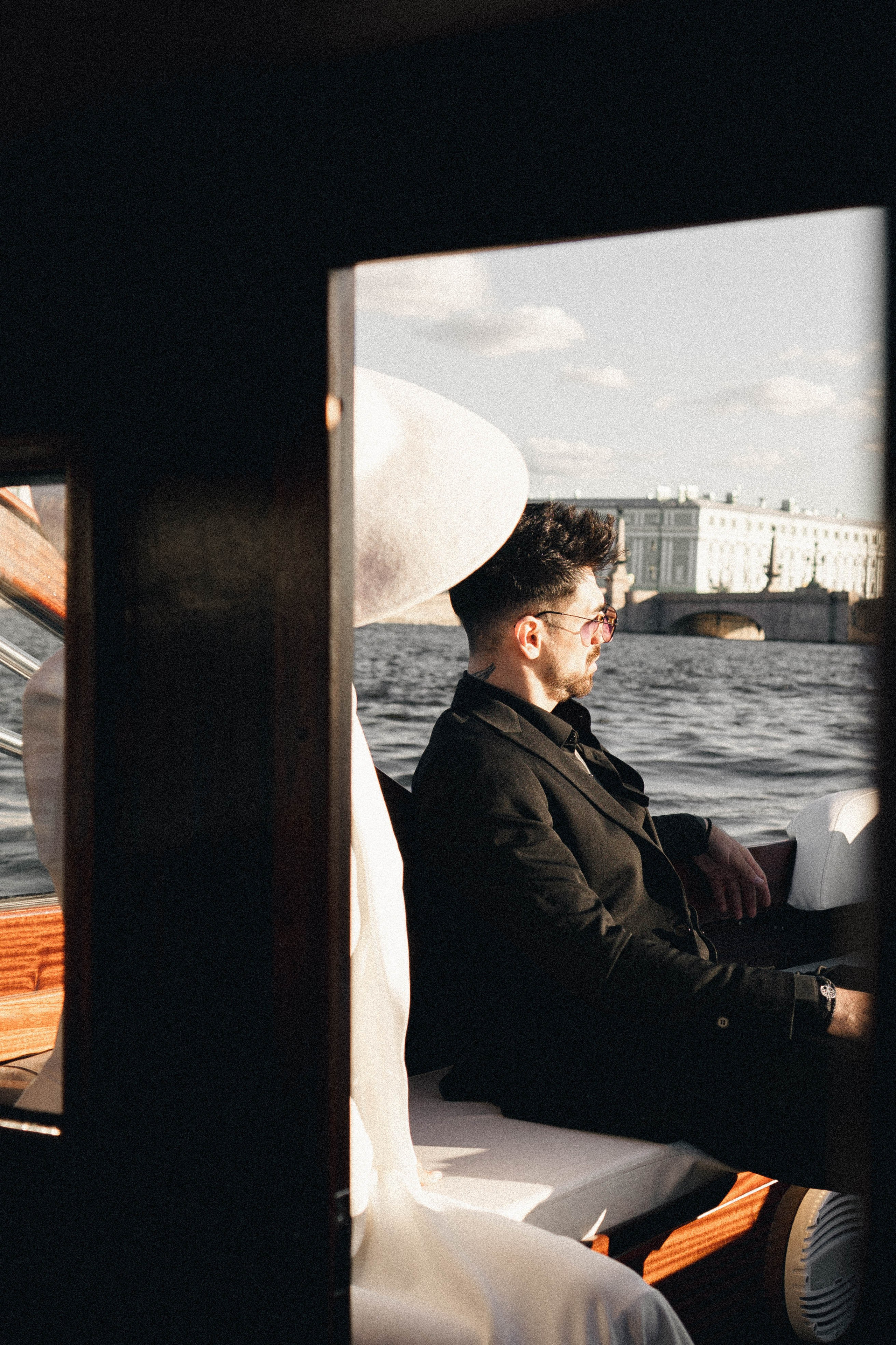 СВАДЕНБНАЯ СЬЕМКА НА КАТЕРЕ ПО КАНАЛАМ САНКТ-ПЕТЕРБУРГА И В АКВАТОРИИ НЕВЫ. Профессиональный фотограф, Санкт-Петербург — Виктория Богомолова