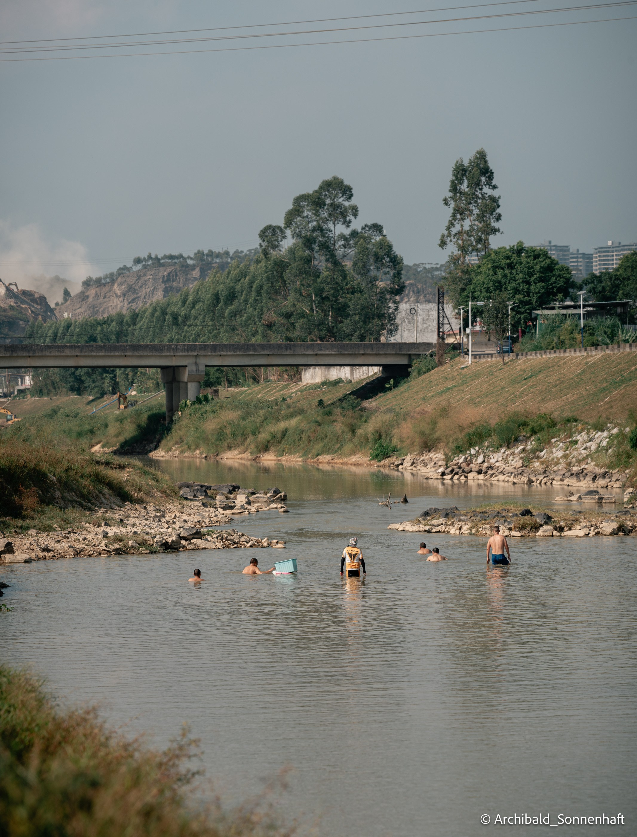 Weekend kayaking trip. Photographer in Guangzhou, China. Archibald Sonnenhaft