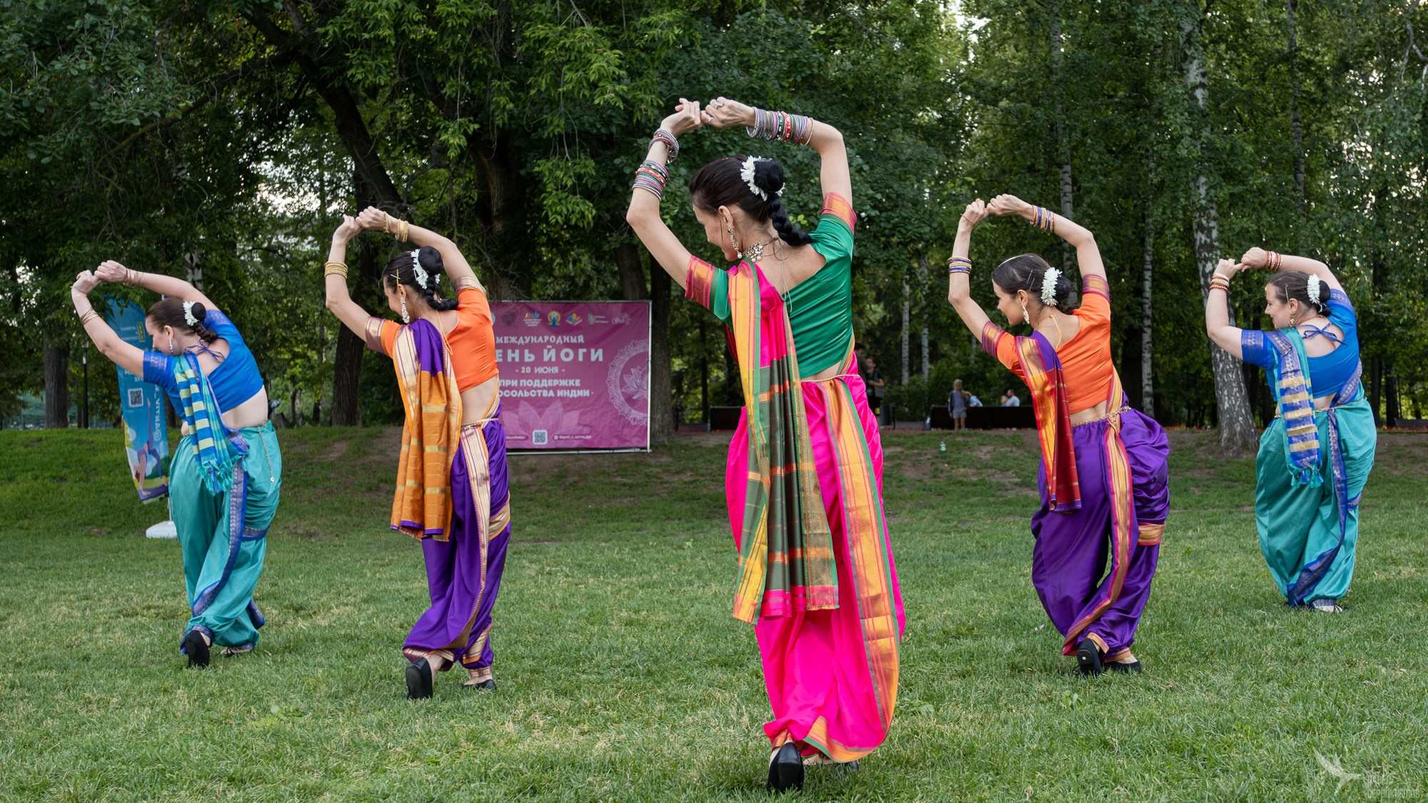 Международный день йоги в парке Горького. Репортажный фотограф в Казани Павел Серпокрылов