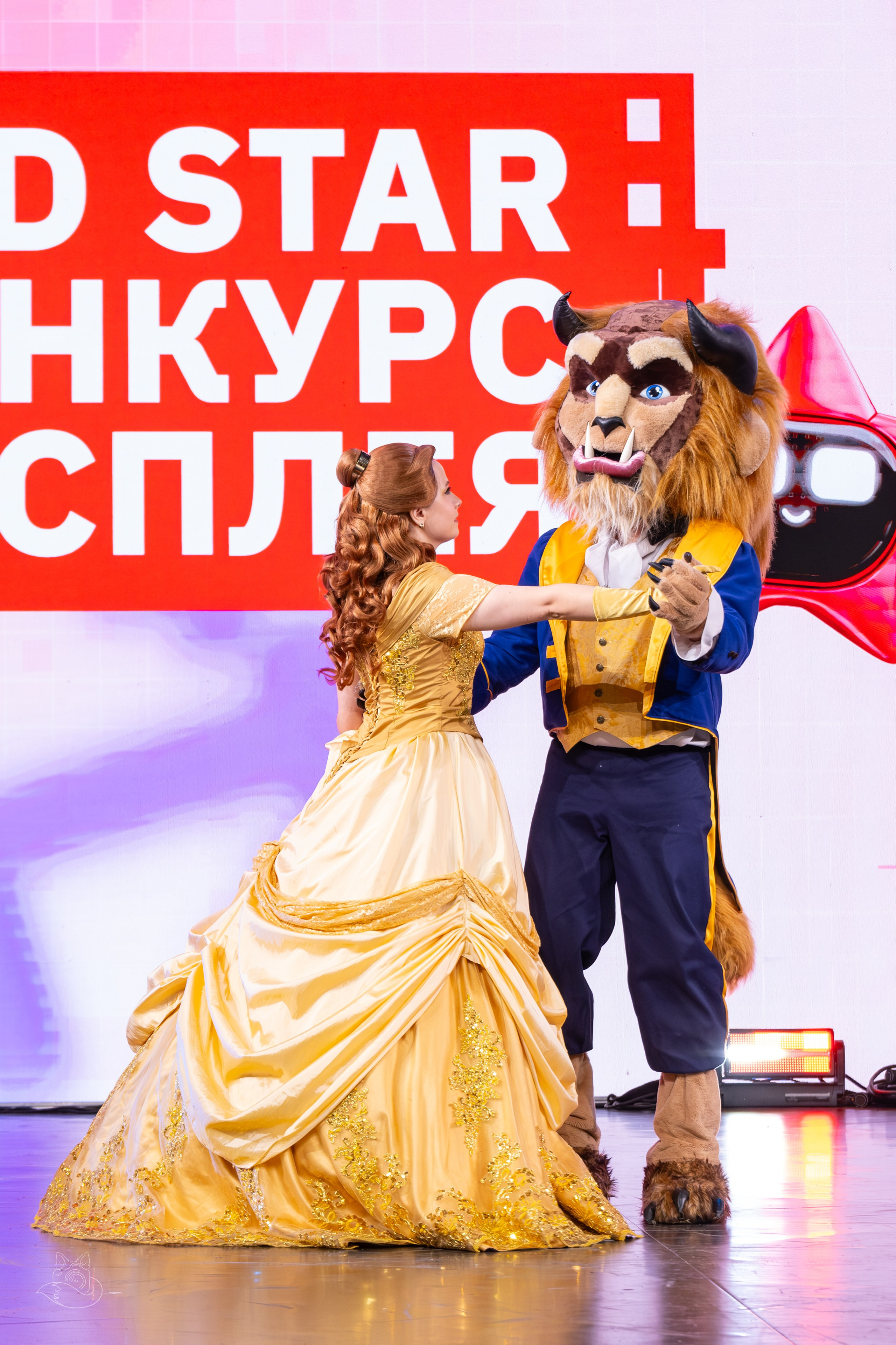 Сцена РЭД ЭКСПО 2024. Косплей фотограф